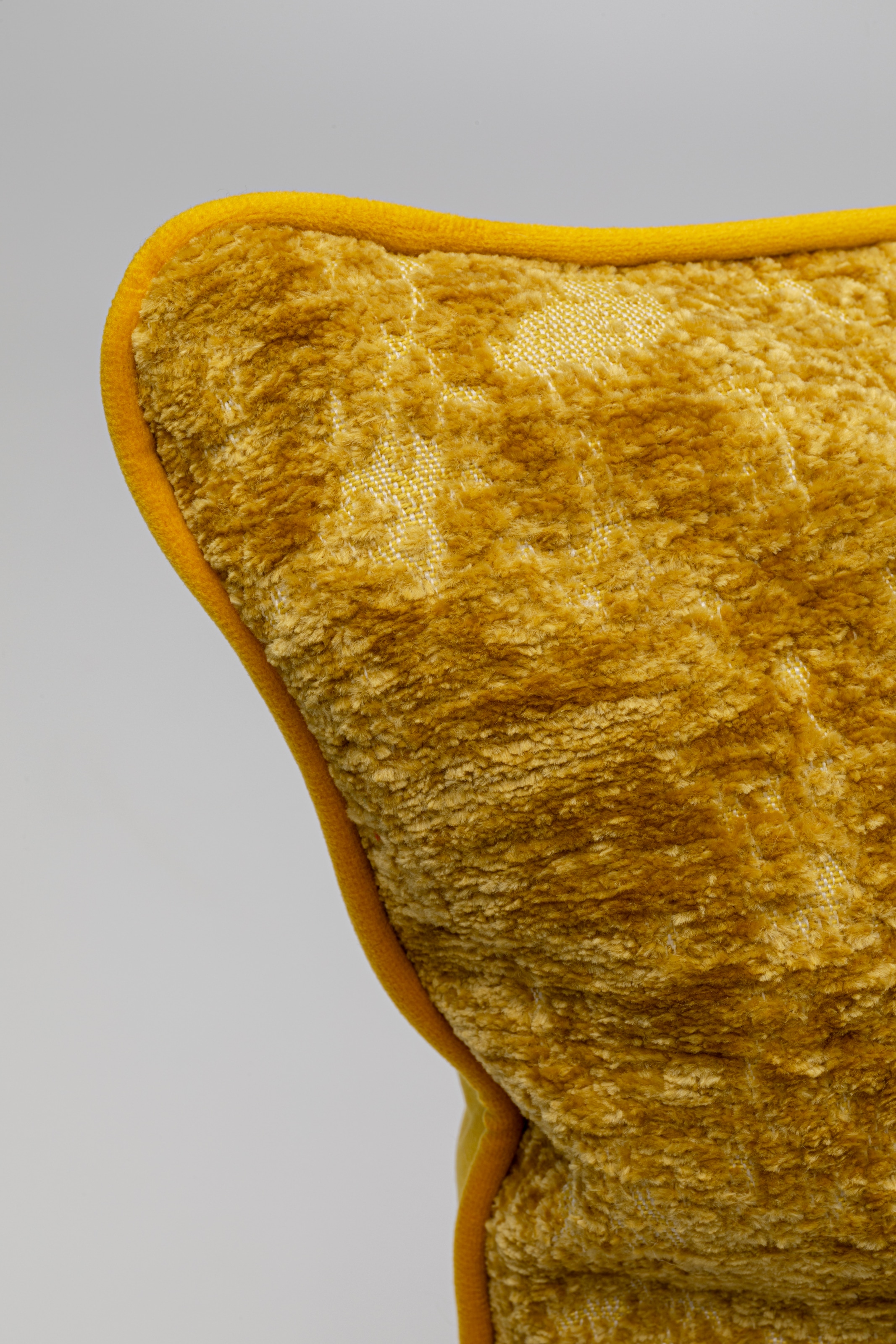 Kare Design Coussin décoratif »Royal, Kissenhülle mit Füllung, 45x45 cm« stützt Kopf und Nacken angenehm und sorgt für erholsamen Schlaf