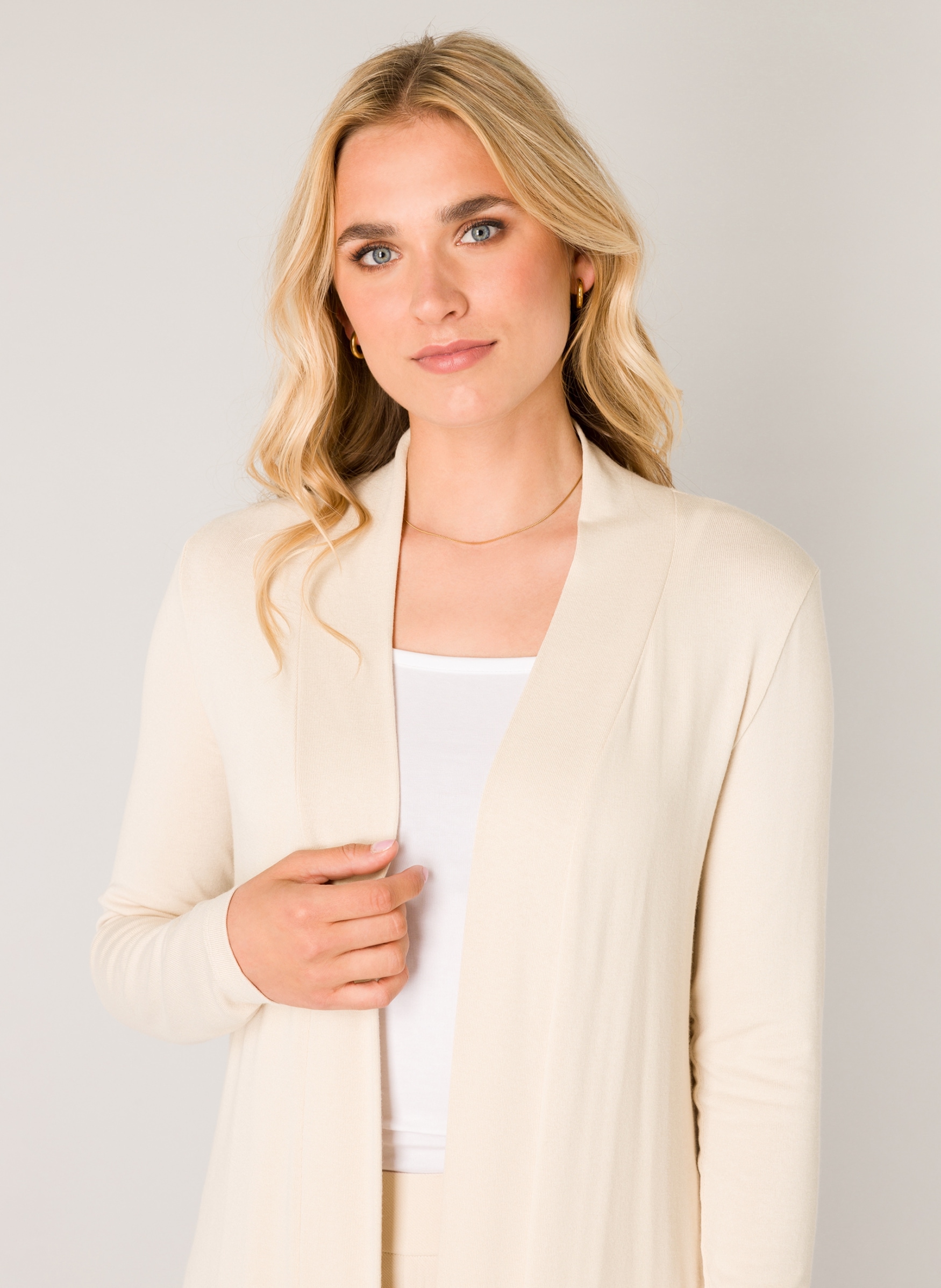 Base Level Strickjacke »Yayla«, In elastischem Feinstrick