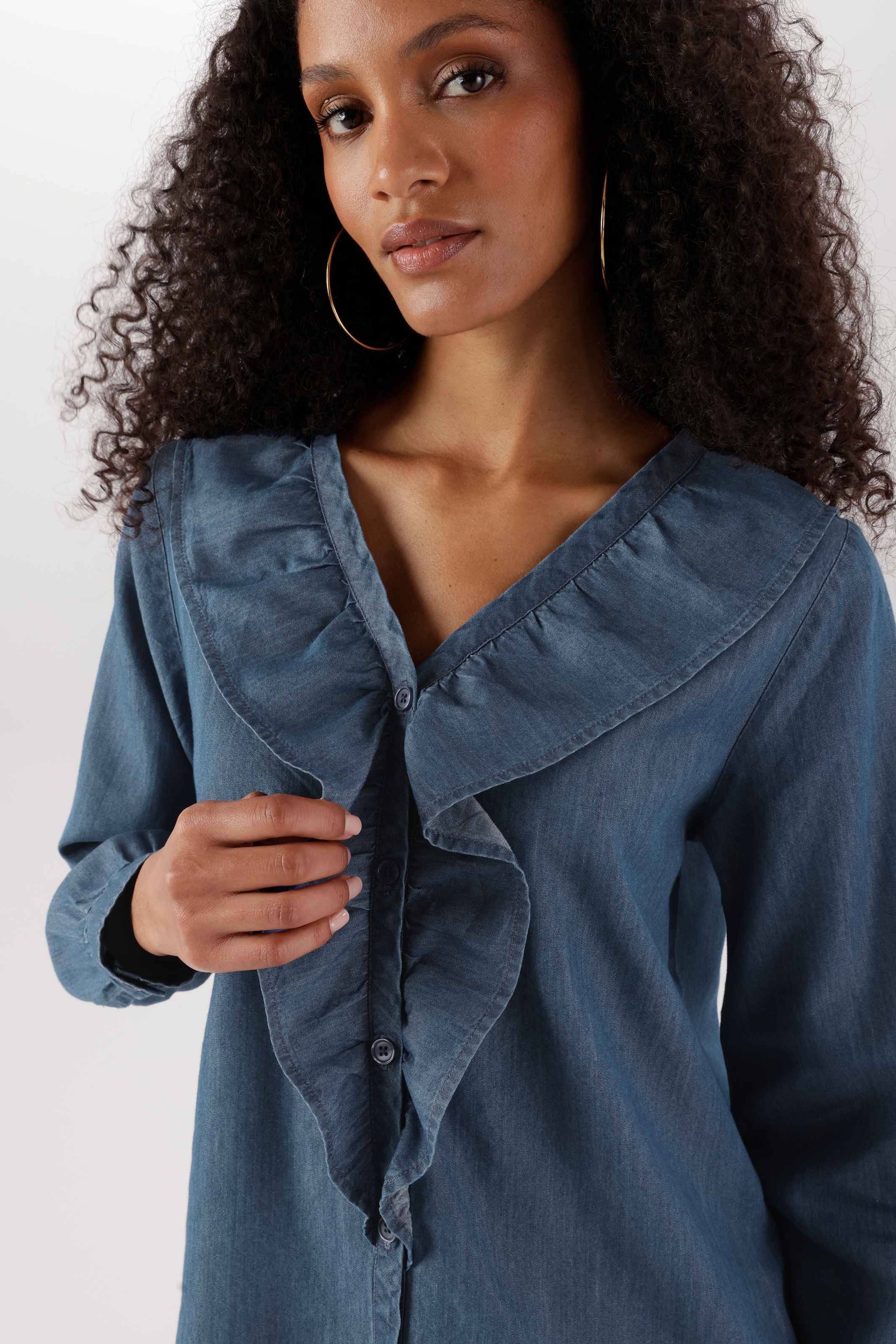 Aniston SELECTED Blouse en jean avec volants au col en V allongeant - NOUVELLE COLLECTION