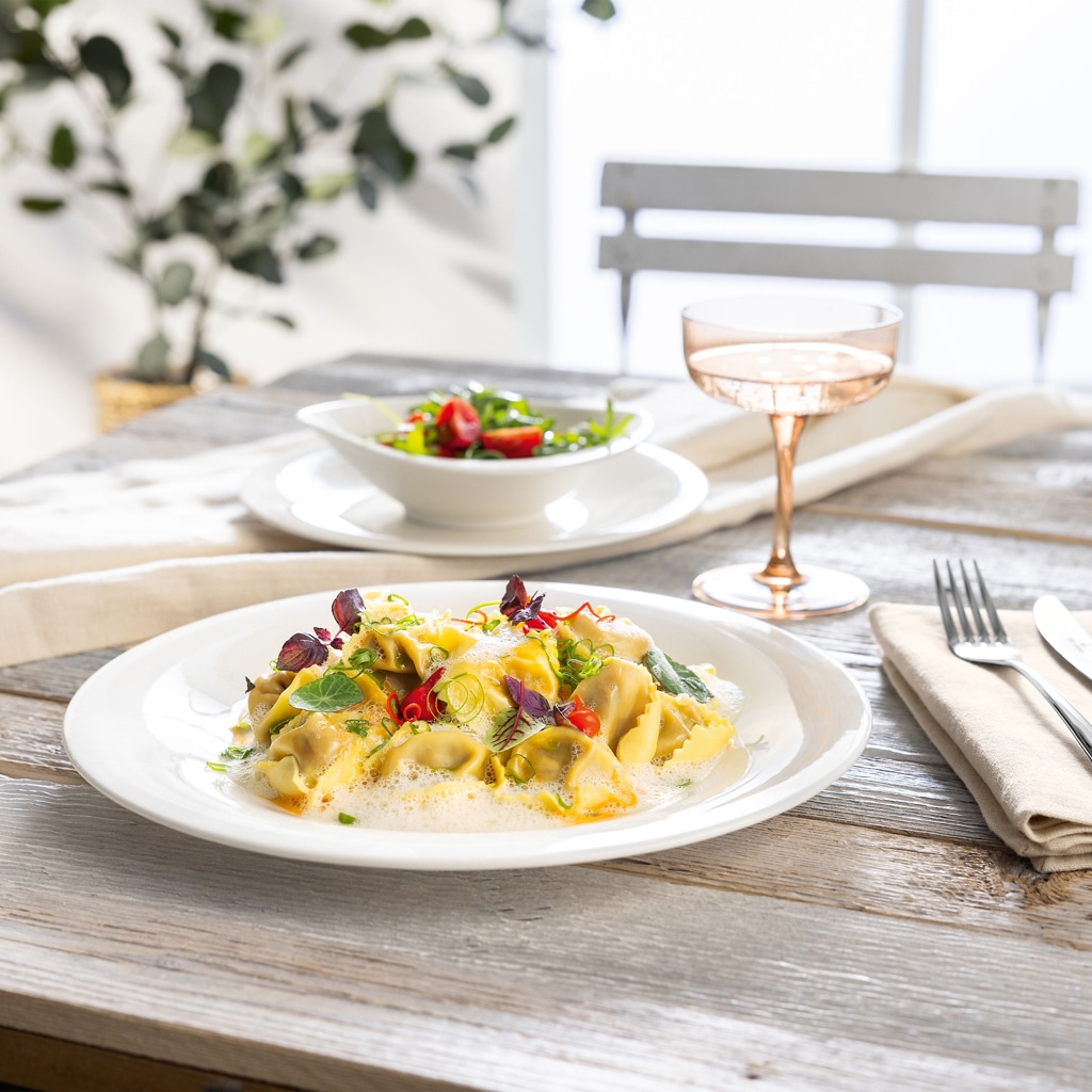 vivo Villeroy & Boch Group Geschirr-Set »Essential White« Made in Germany, Fine China Porzellan