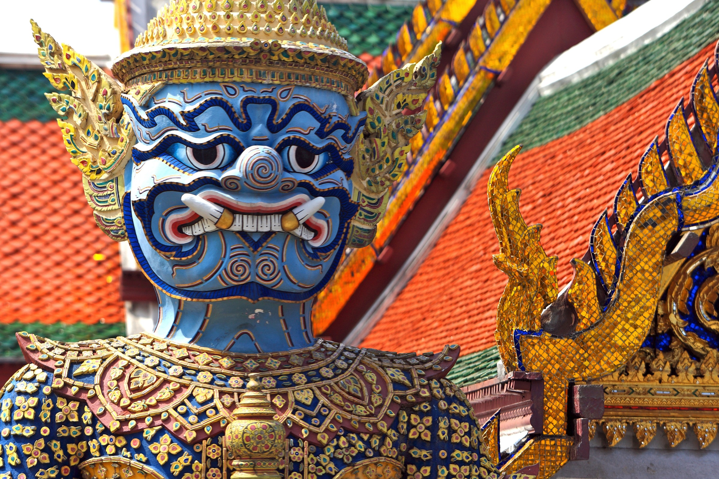 Image of Papermoon Fototapete »WÄCHTER-DEMON-PALAST BANGKOK THAILAND KUNST STATUE«, Vliestapete, hochwertiger Digitaldruck, inklusive Kleister bei Ackermann Versand Schweiz