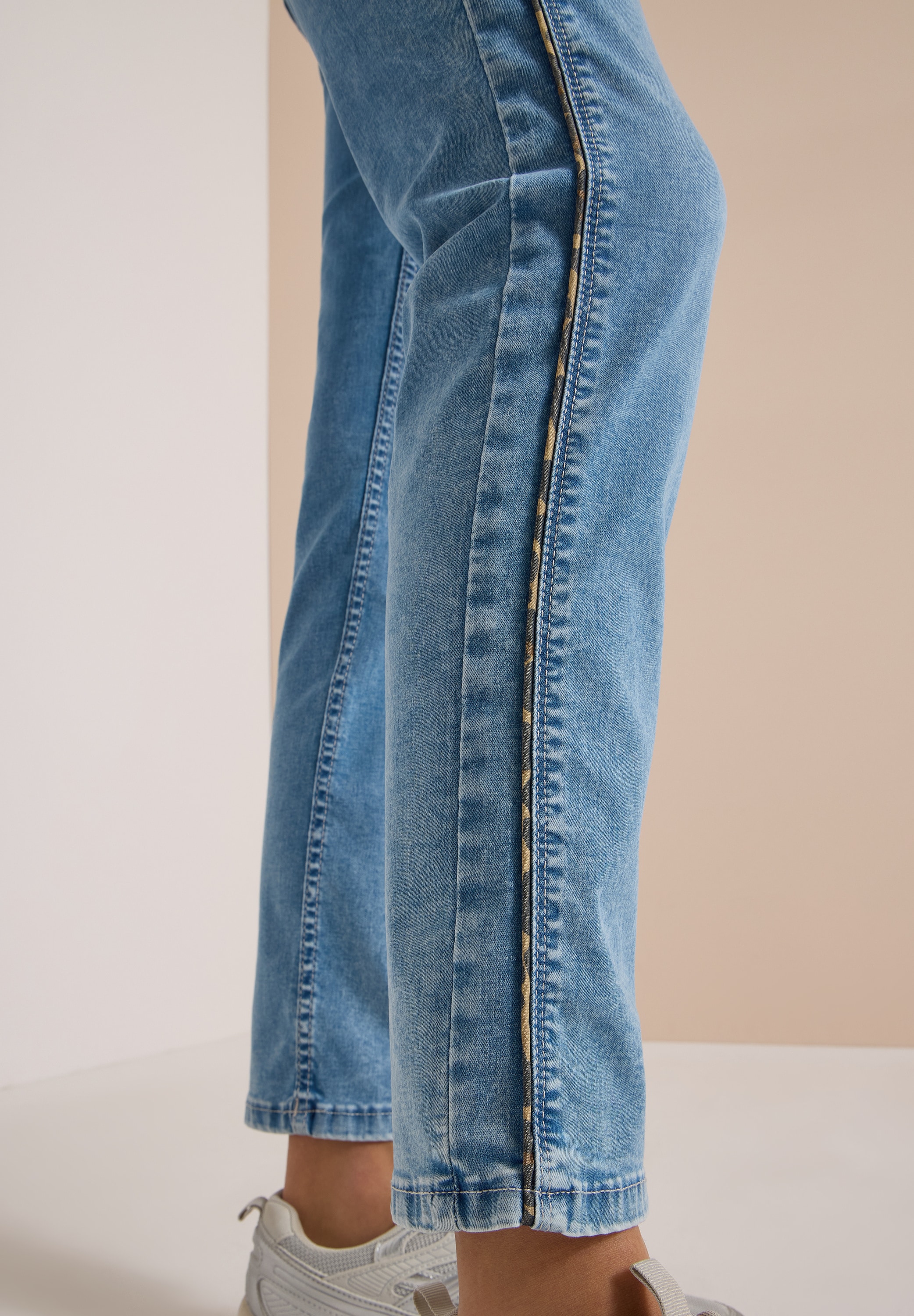 Cecil Jeans droit »Style Scarlett Straight« avec passepoils léopard / rayures