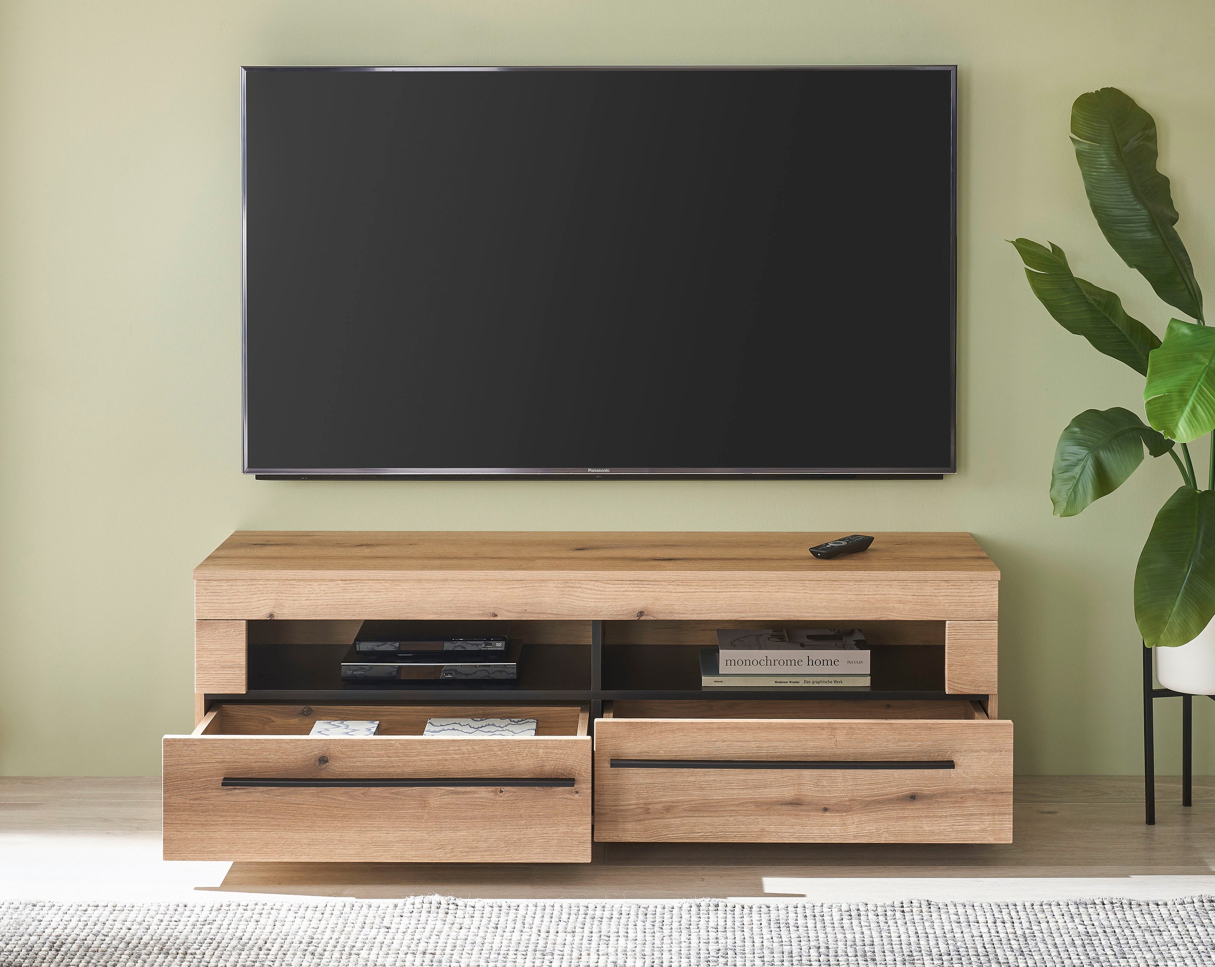 INOSIGN Lowboard »modernes TV-Unterteil, Kommode in Eiche Evoke oder weiss«, schwarze Stangengriffe, ausreichend Stauraum, vielseitig einsetzbar