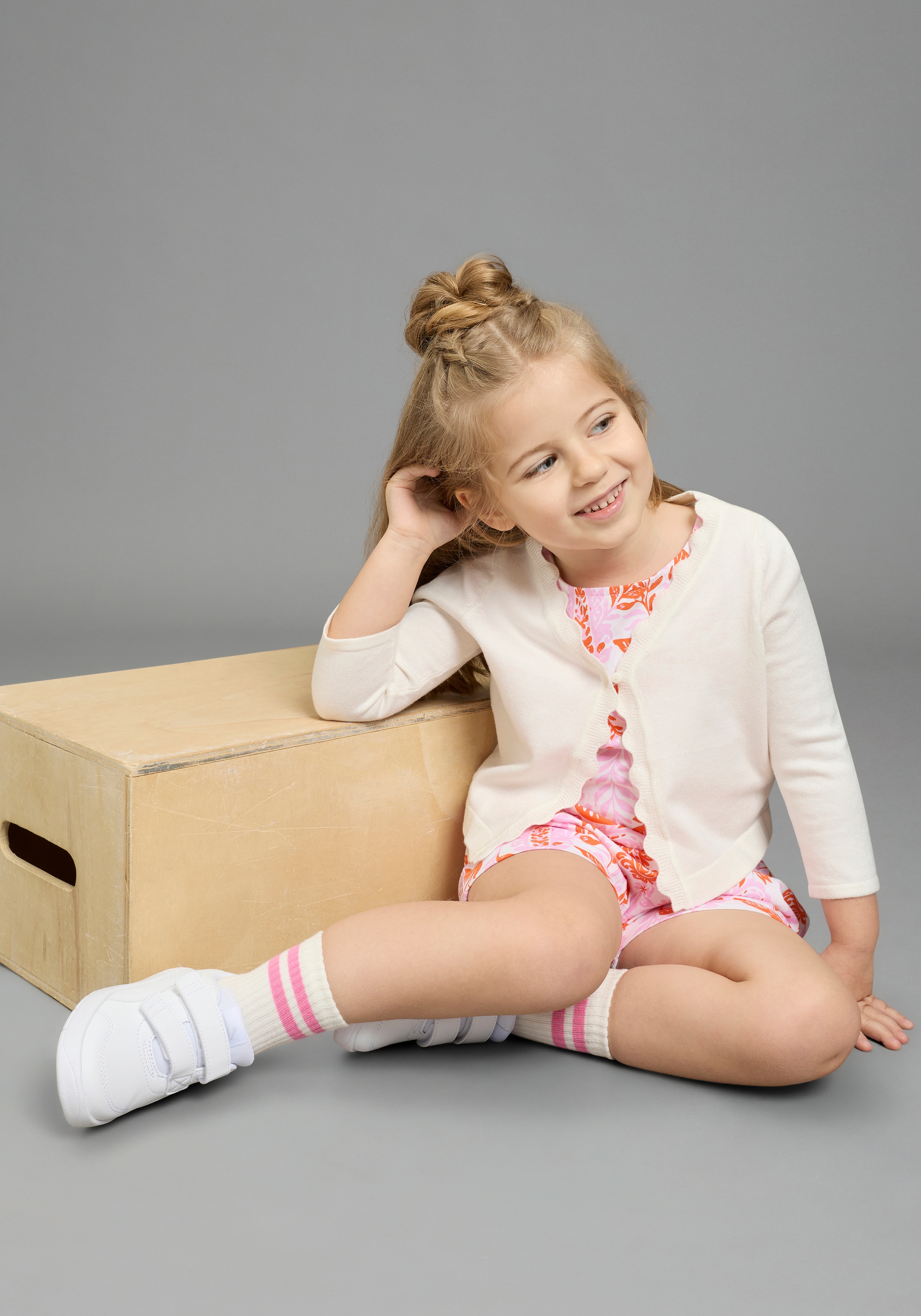 KIDSWORLD Veste en tricot »Strickjacke mit schöner Wellenkante« 1-Knopf-Form, Langarm, aus Feinstrick