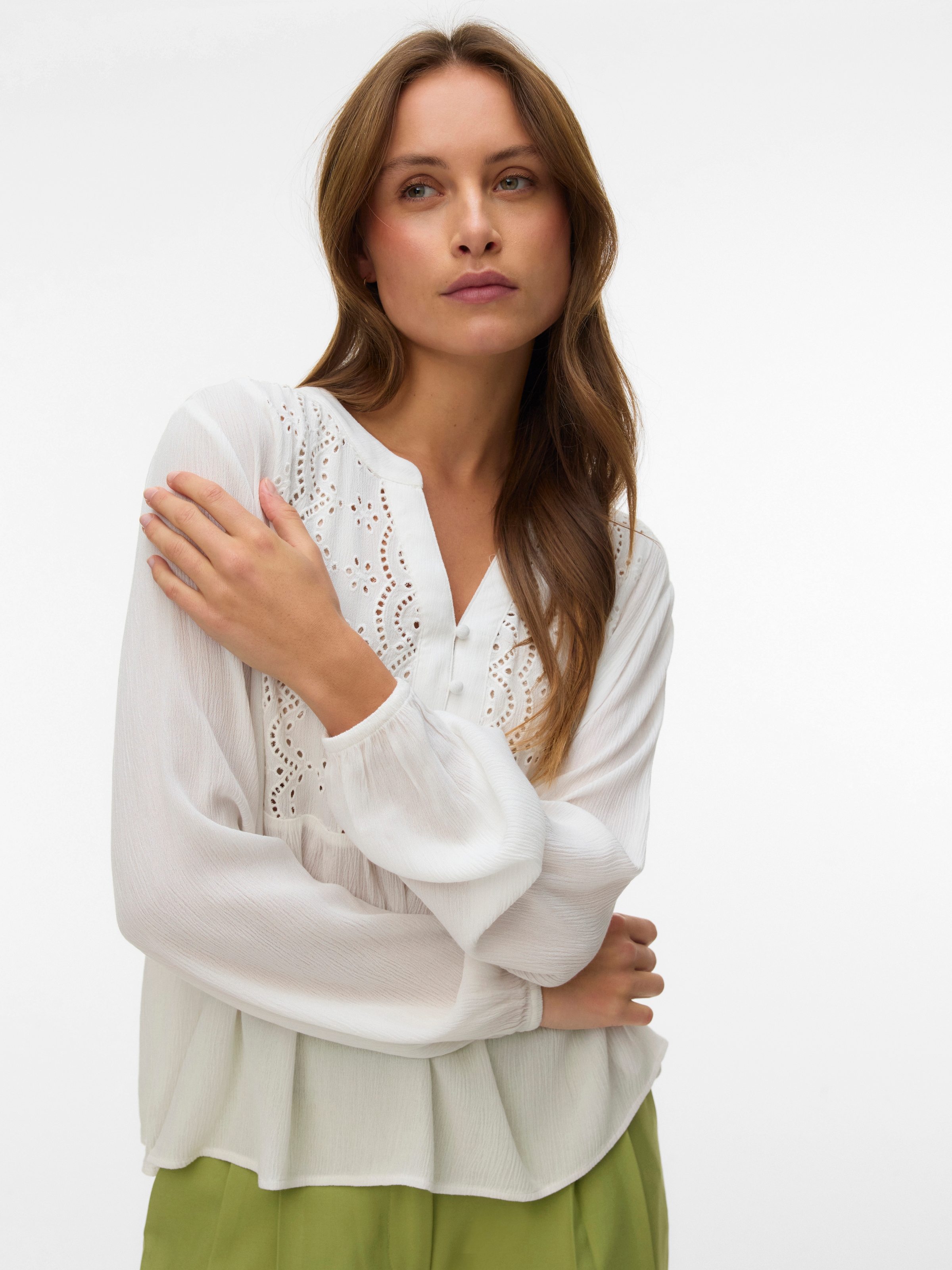 Image of Vero Moda Shirtbluse "VMMENNY EMB LS TOP WVN NOOS" Viskose, Stickerei Details