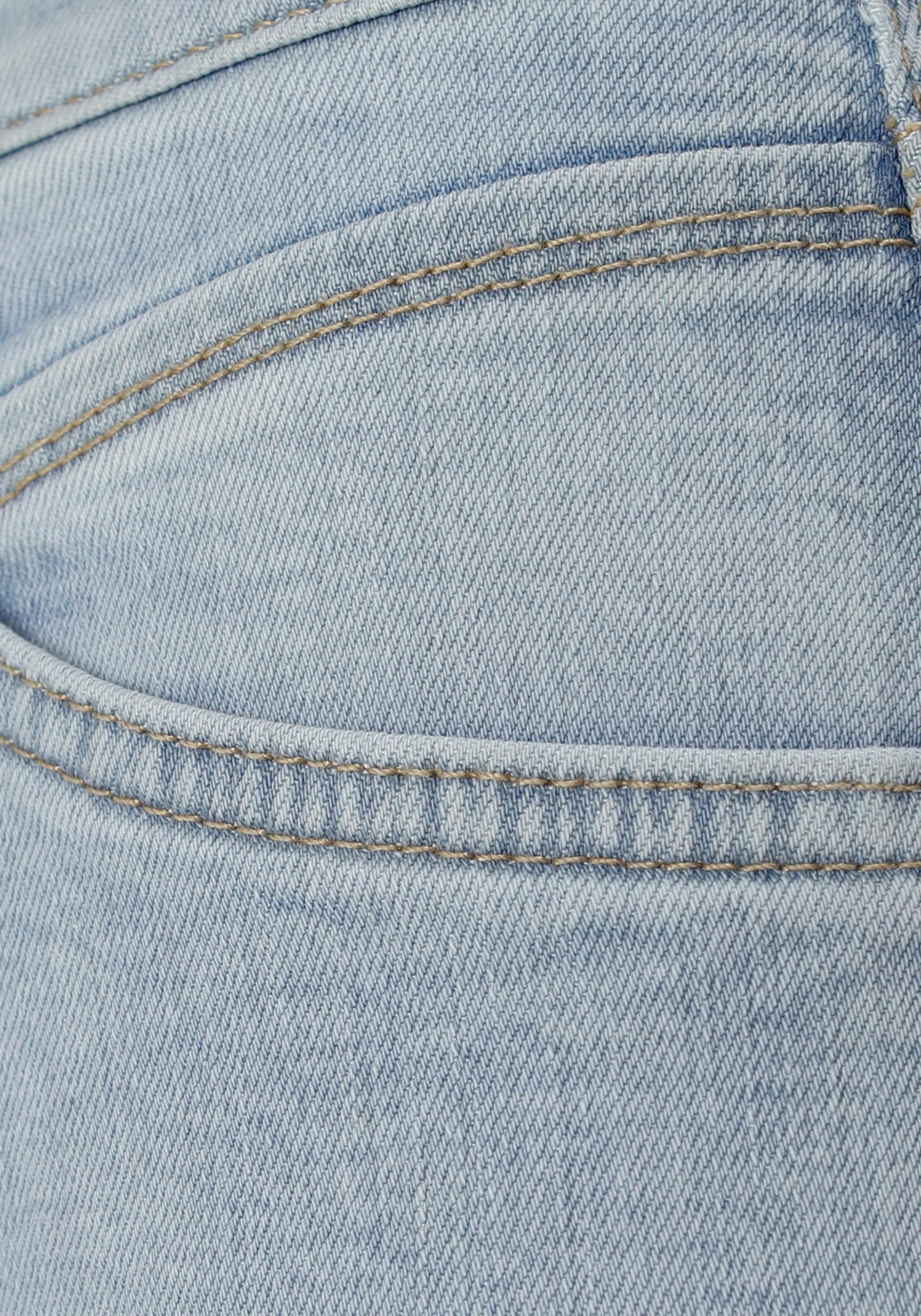 ♕ MAC Gerade Jeans »Melanie-Heart«, Dekorative Nieten auf der hinteren  Tasche versandkostenfrei kaufen