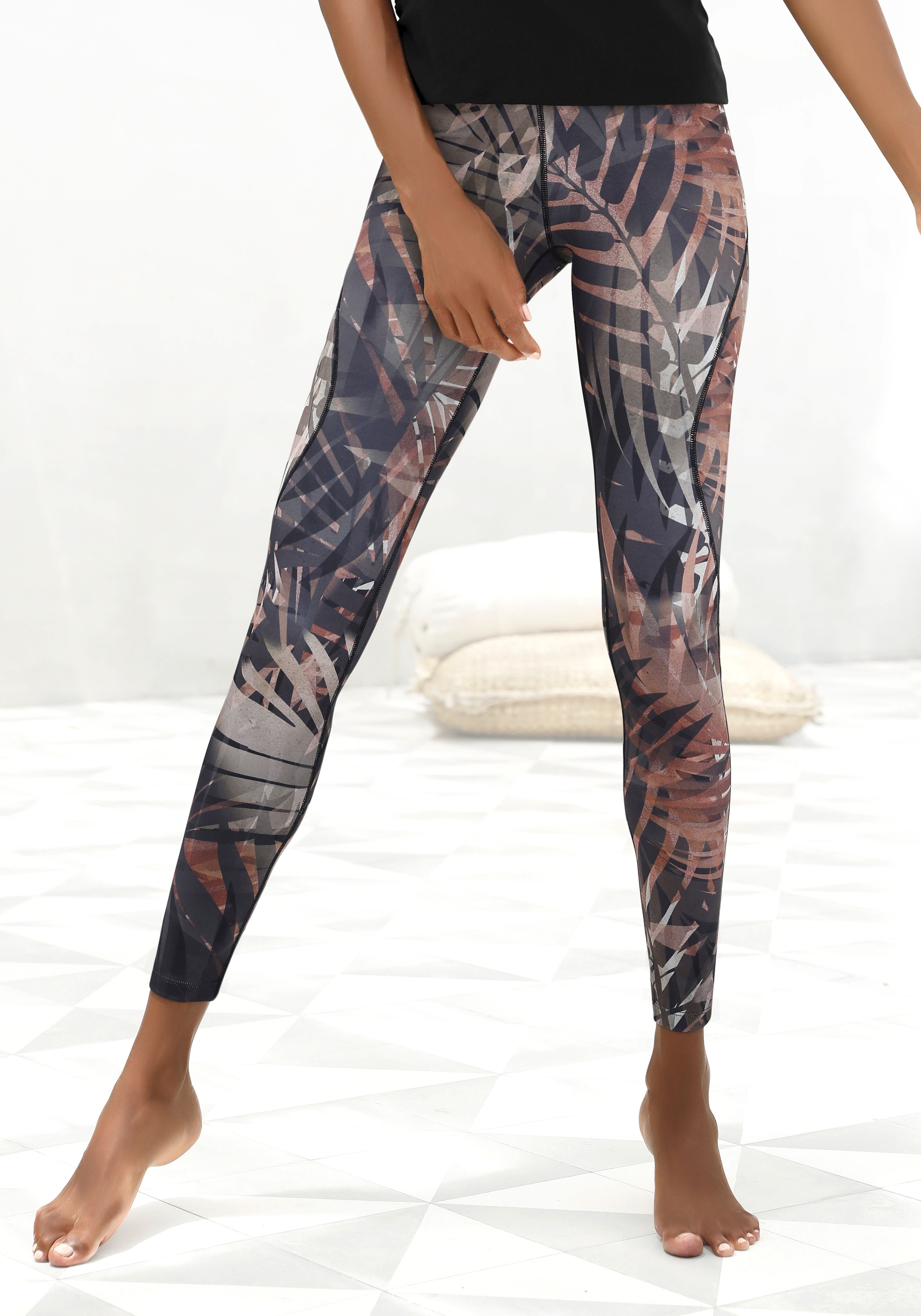 Image of LASCANA ACTIVE Leggings »Tropical«, mit abstraktem Palmenprint bei Ackermann Versand Schweiz