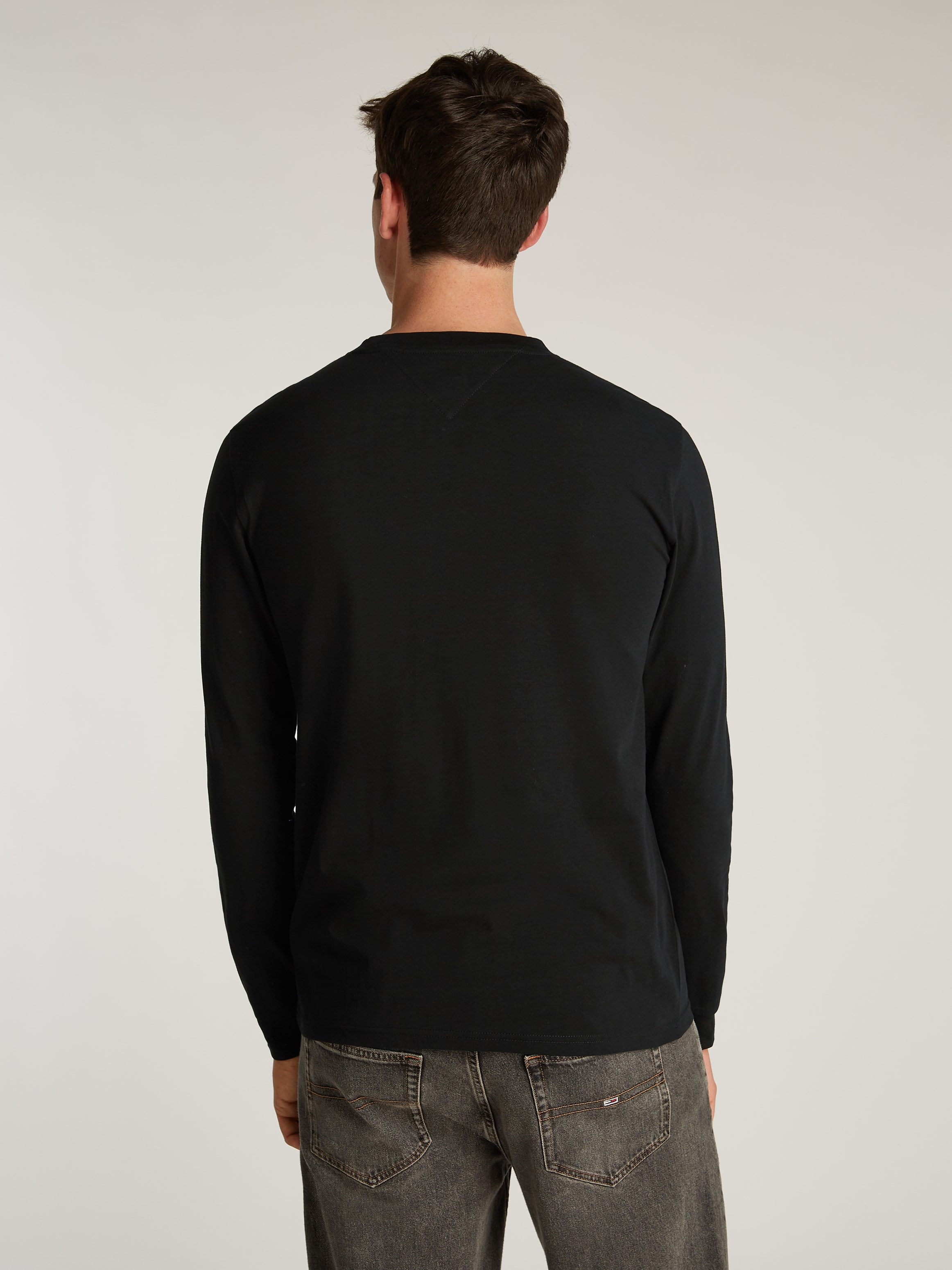 Tommy Jeans Langarmshirt »TJM SLIM LINEAR CHEST LS TEE EXT«, in Unifarbe