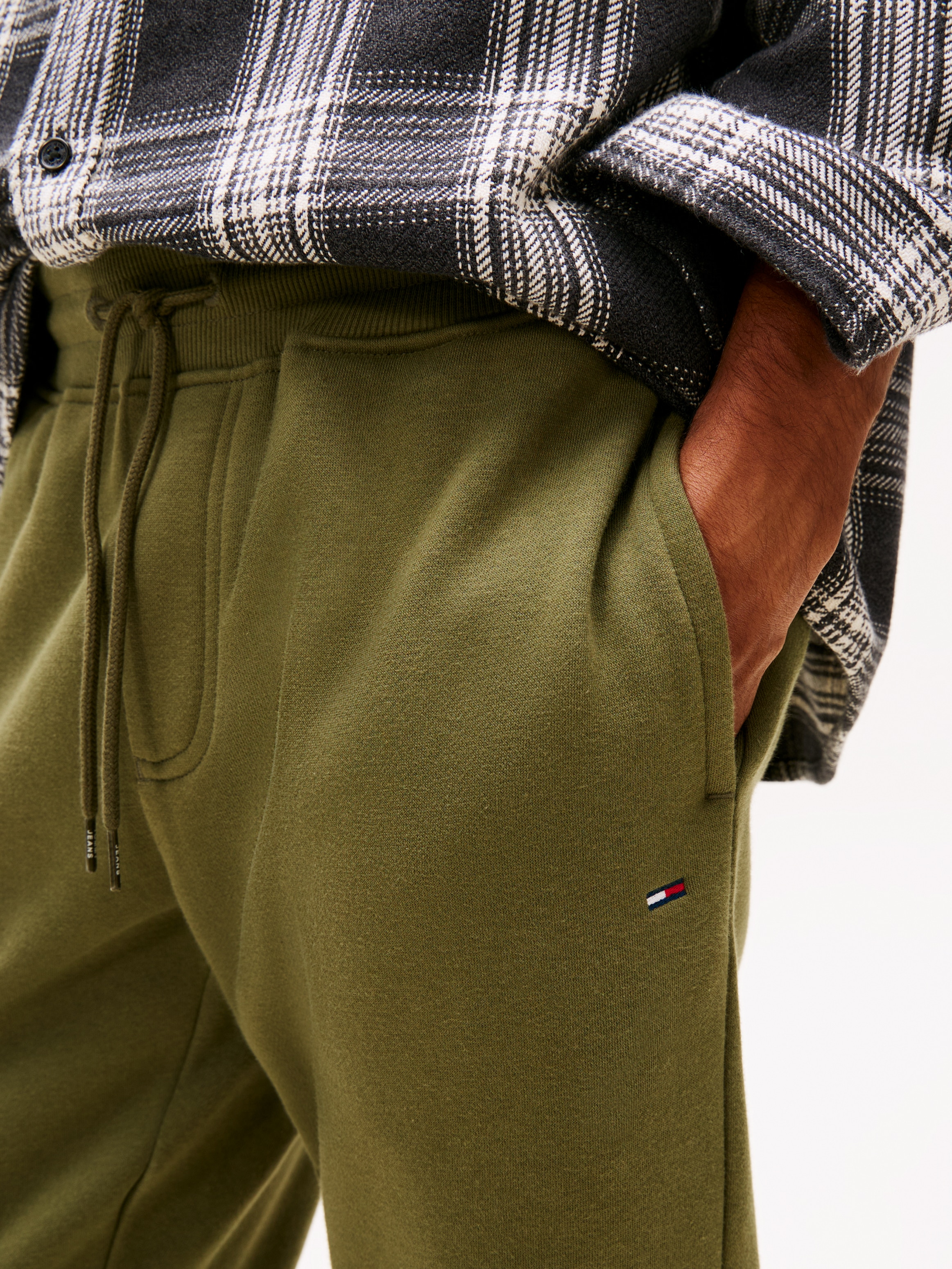 Tommy Jeans »TJM SLIM S FLAG SWEATPANT«  Mit Kordelzug