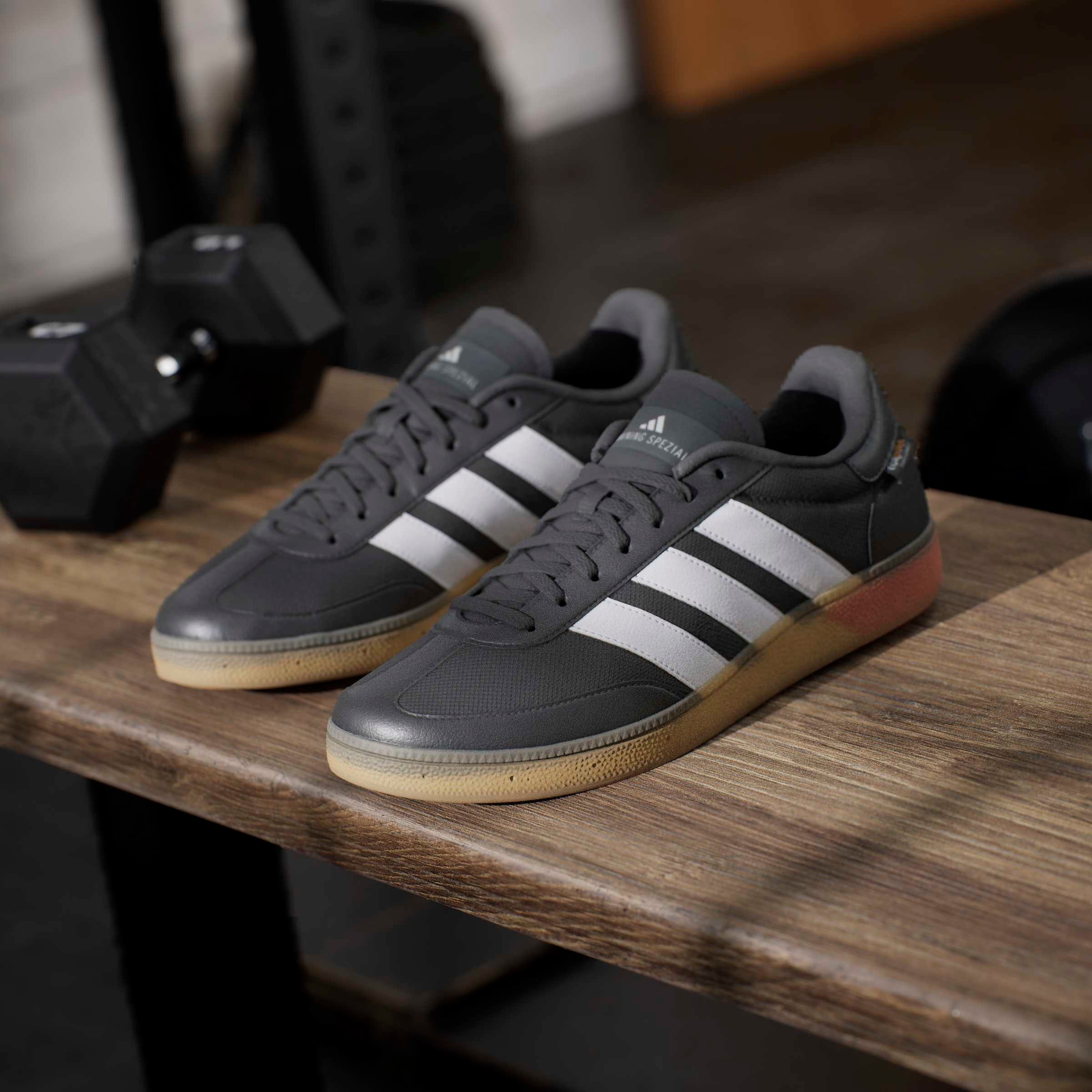 adidas Performance Chaussure d'entraînement »SPEZIAL«  particulièrement adapté pour la salle de sport et le fitness