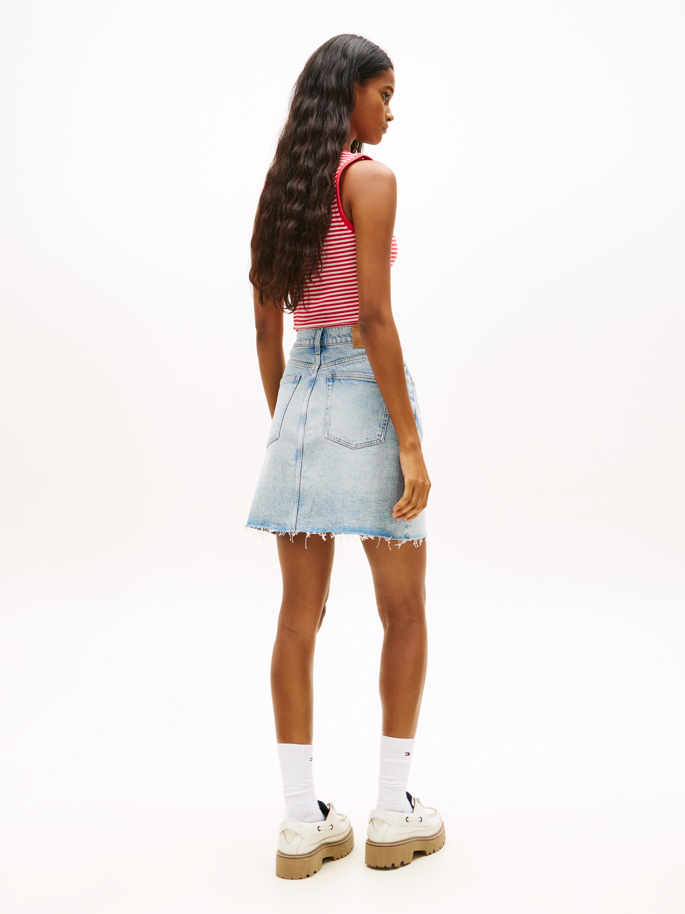 Tommy Jeans Jeansrock »MOM UH SKIRT BJ8115« Straight Fit in Mini-Länge