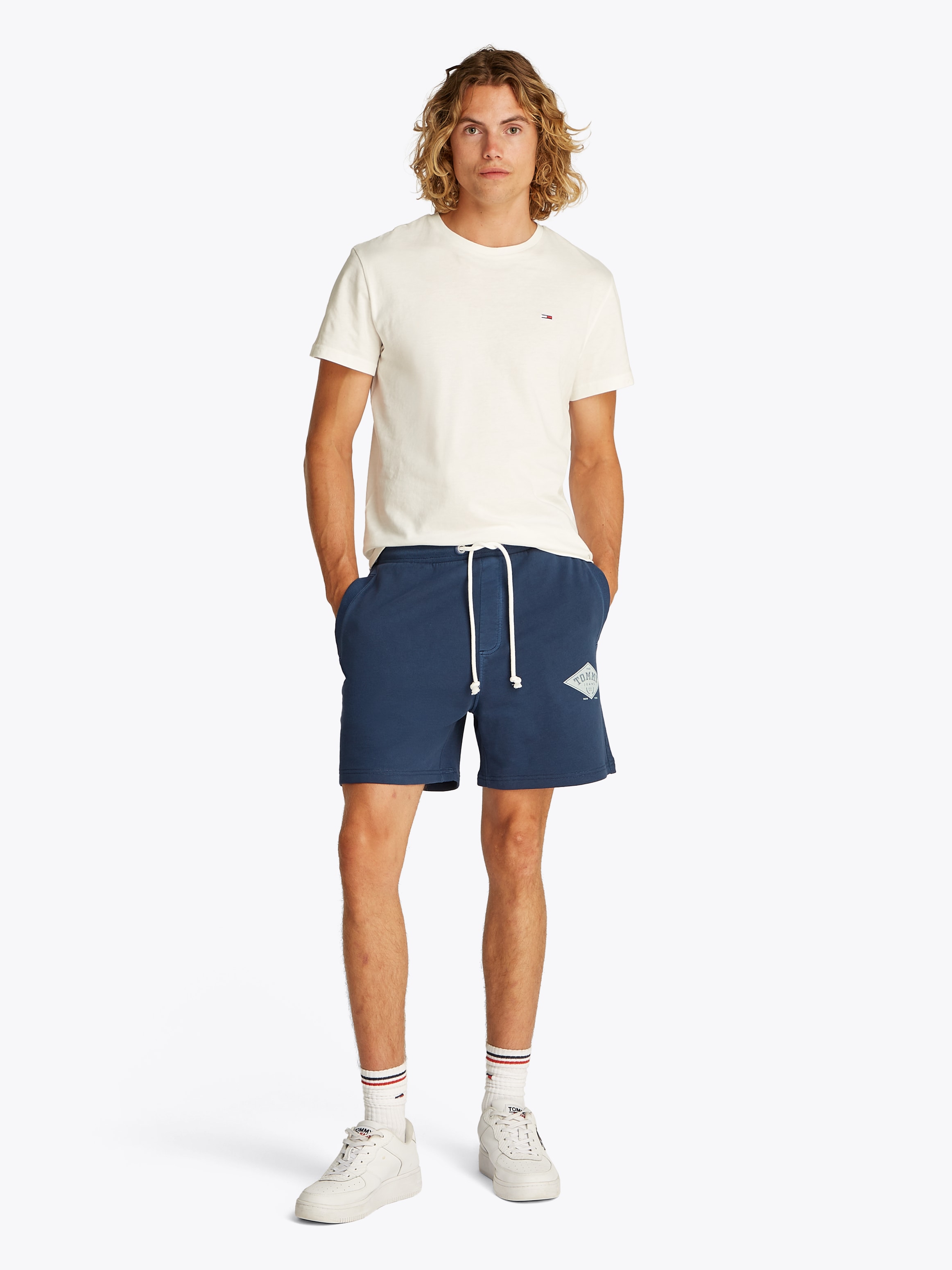 Tommy Jeans Sweatshorts »TJM REG VARSITY GRAPHICS SHORT«