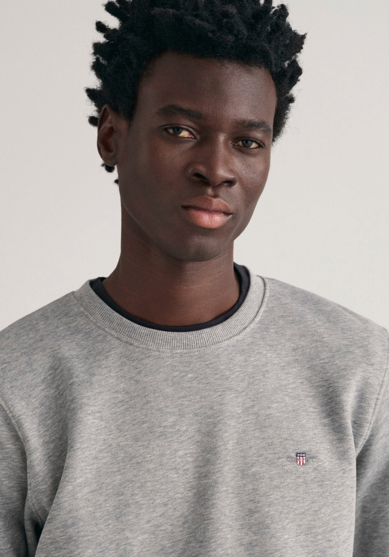 Gant C-NECK auf Logostickerei versandkostenfrei mit ♕ auf Brust der »REG SHIELD Sweatshirt SWEAT«,