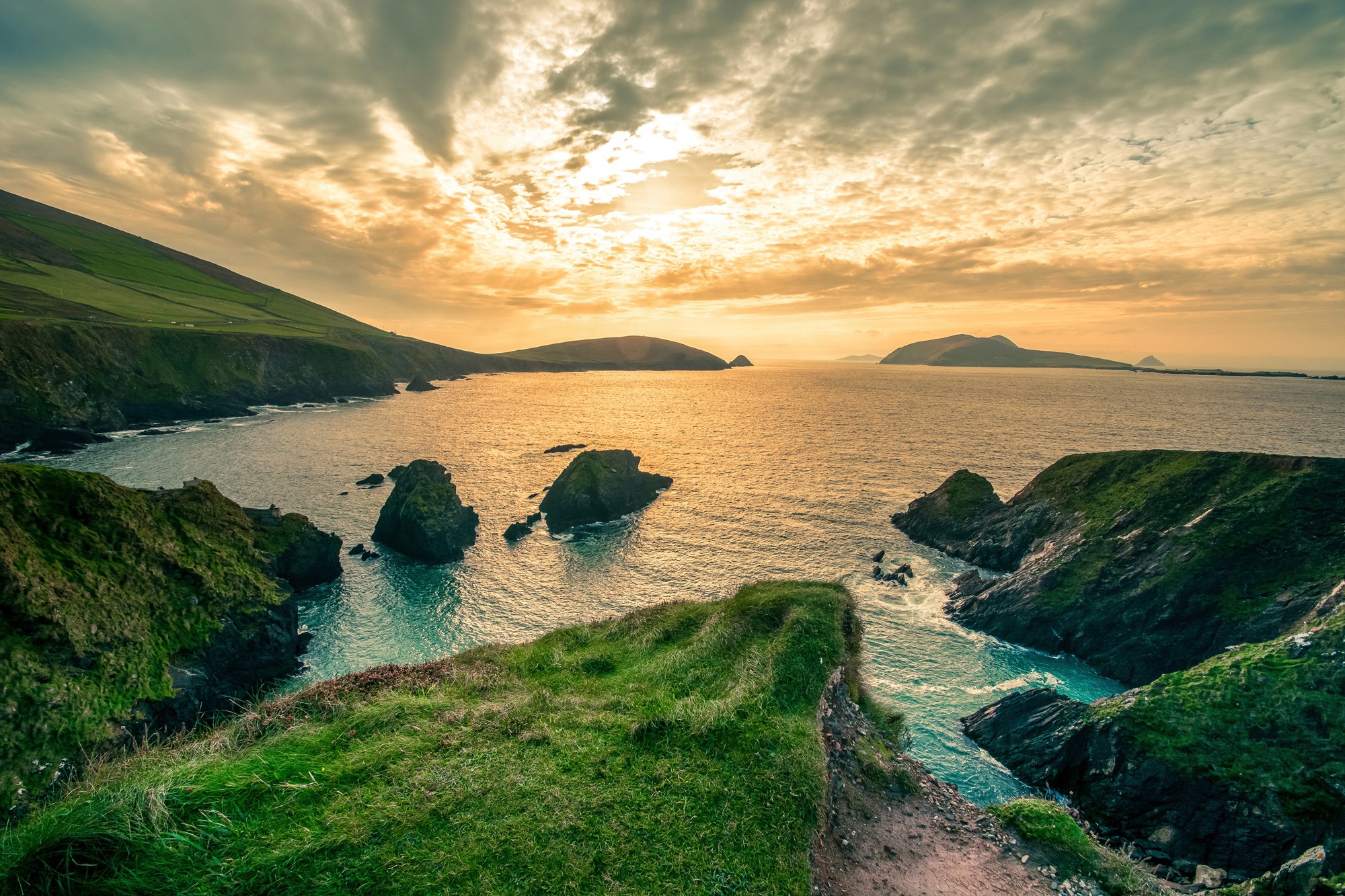 Fototapete »DINGLE HALB-INSEL-IRLAND STRAND KLIPPEN KÜSTE GEBIRGE«