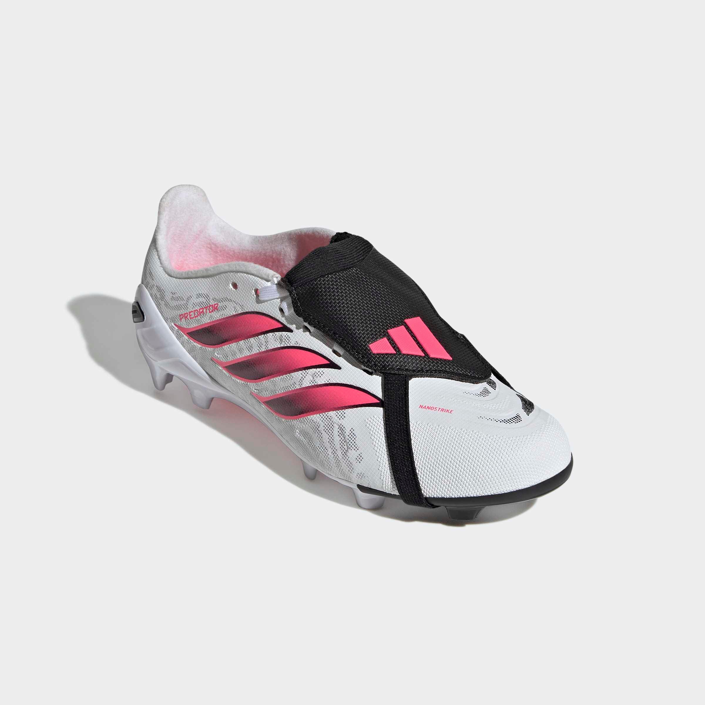Image of adidas Performance Fussballschuh "PREDATOR LEAGUE KIDS, FESTE BÖDEN, UMSCHLAGBARE ZUNGE" für Rasen und feste Böden, gespielt bei der WM