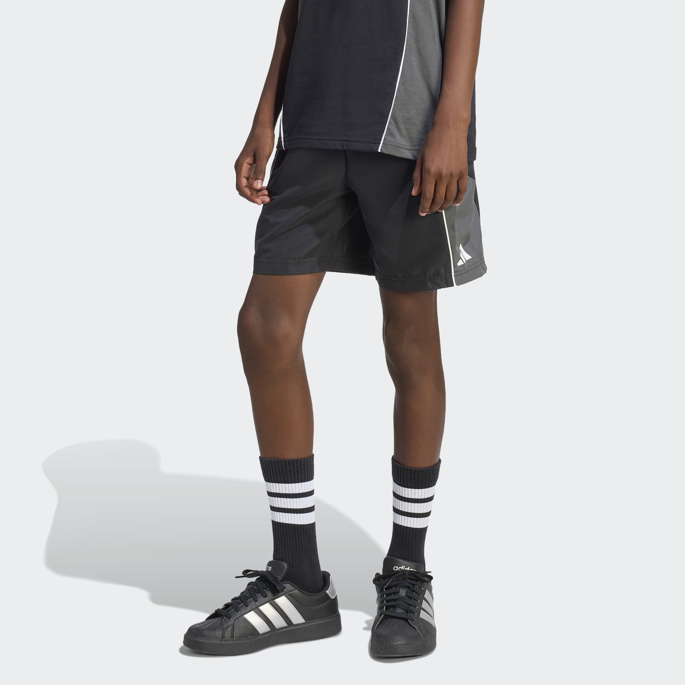 Image of adidas Sportswear Shorts "COLOR BLOCK WOVEN"