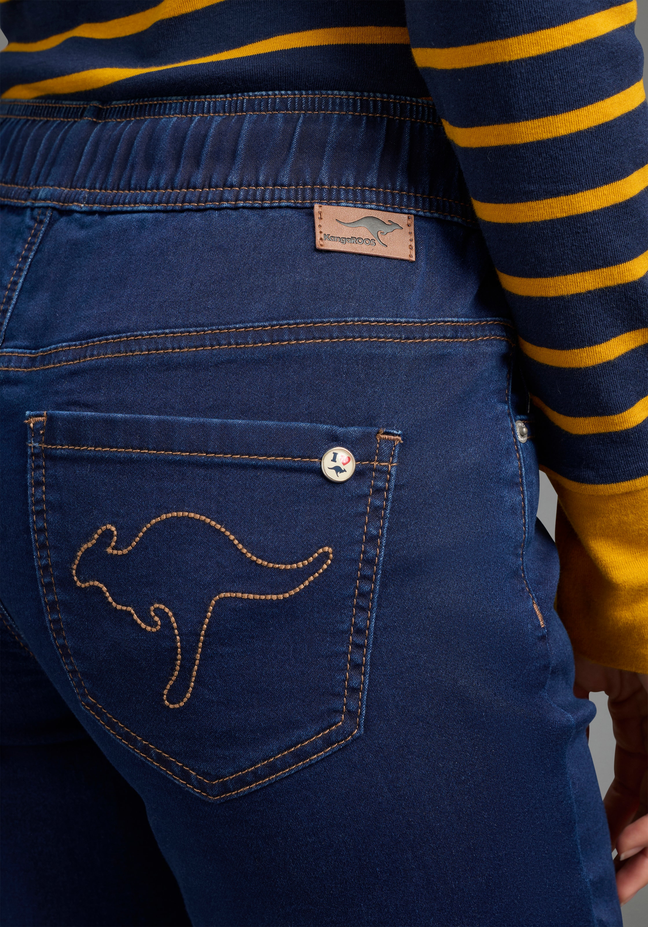 KangaROOS avec poches latérales, poches arrière et poche pour monnaie, coupe droite