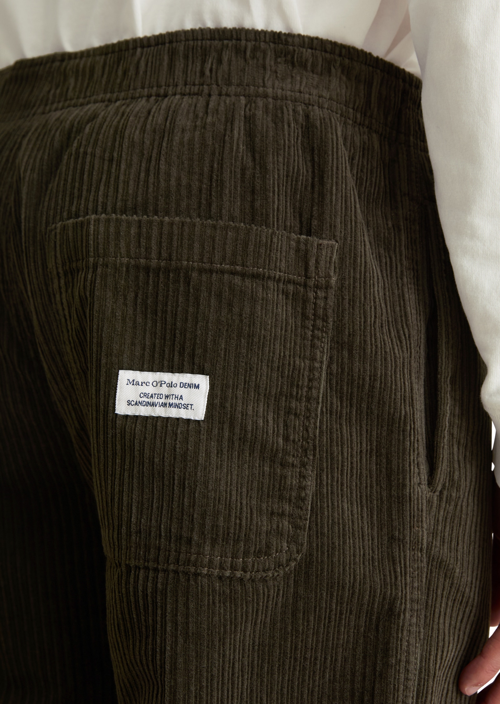 Marc O'Polo DENIM Pantalon en velours côtelé  normale Bundhöhe, Tapered Fit, Elastischer Bund