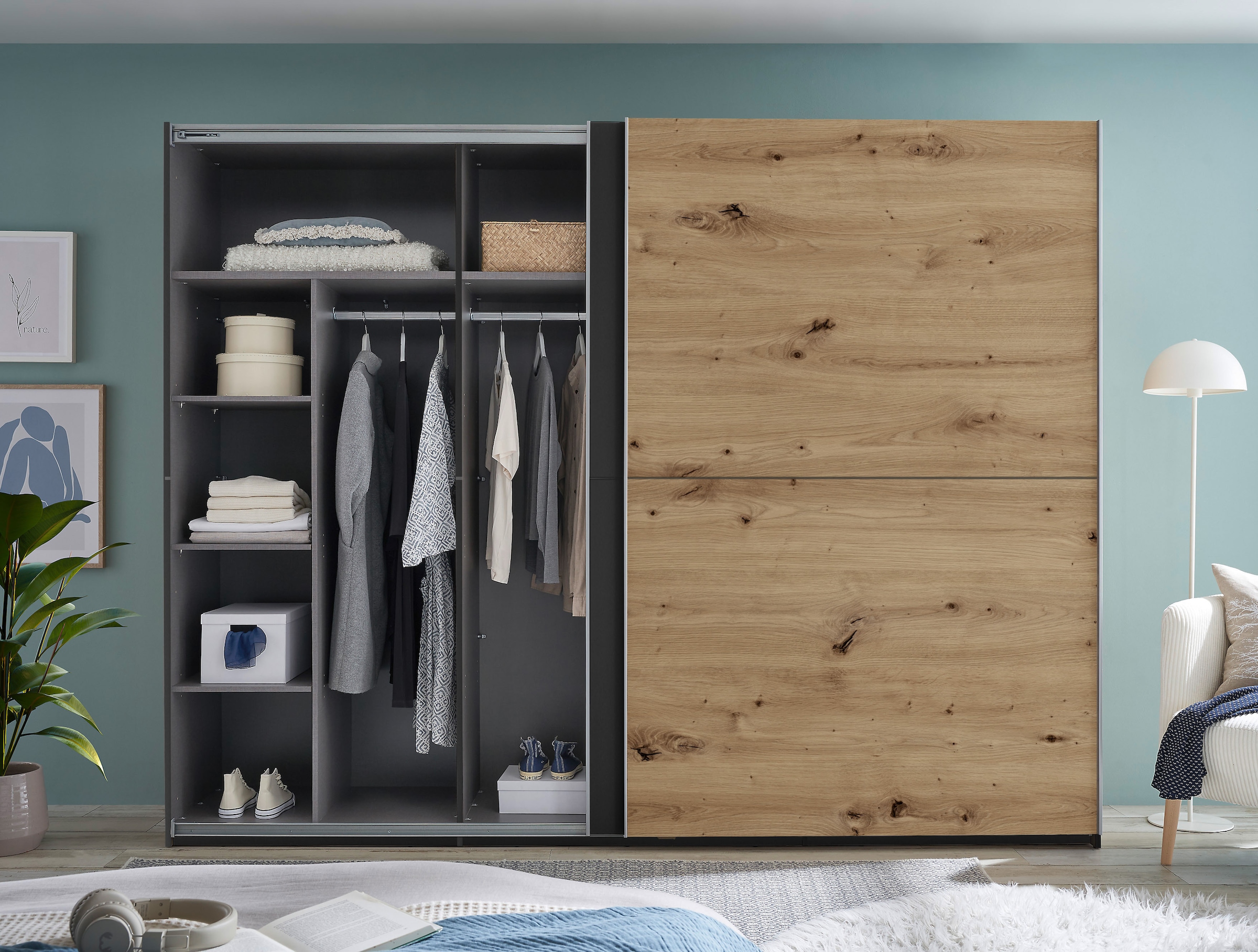Schlafkontor Schwebetürenschrank »Mesio, 2-türiger Kleiderschrank, Schiebetürenschrank mit viel Stauraum«, inklusive Hoteleinteilungen aussen und Einlegeböden oben
