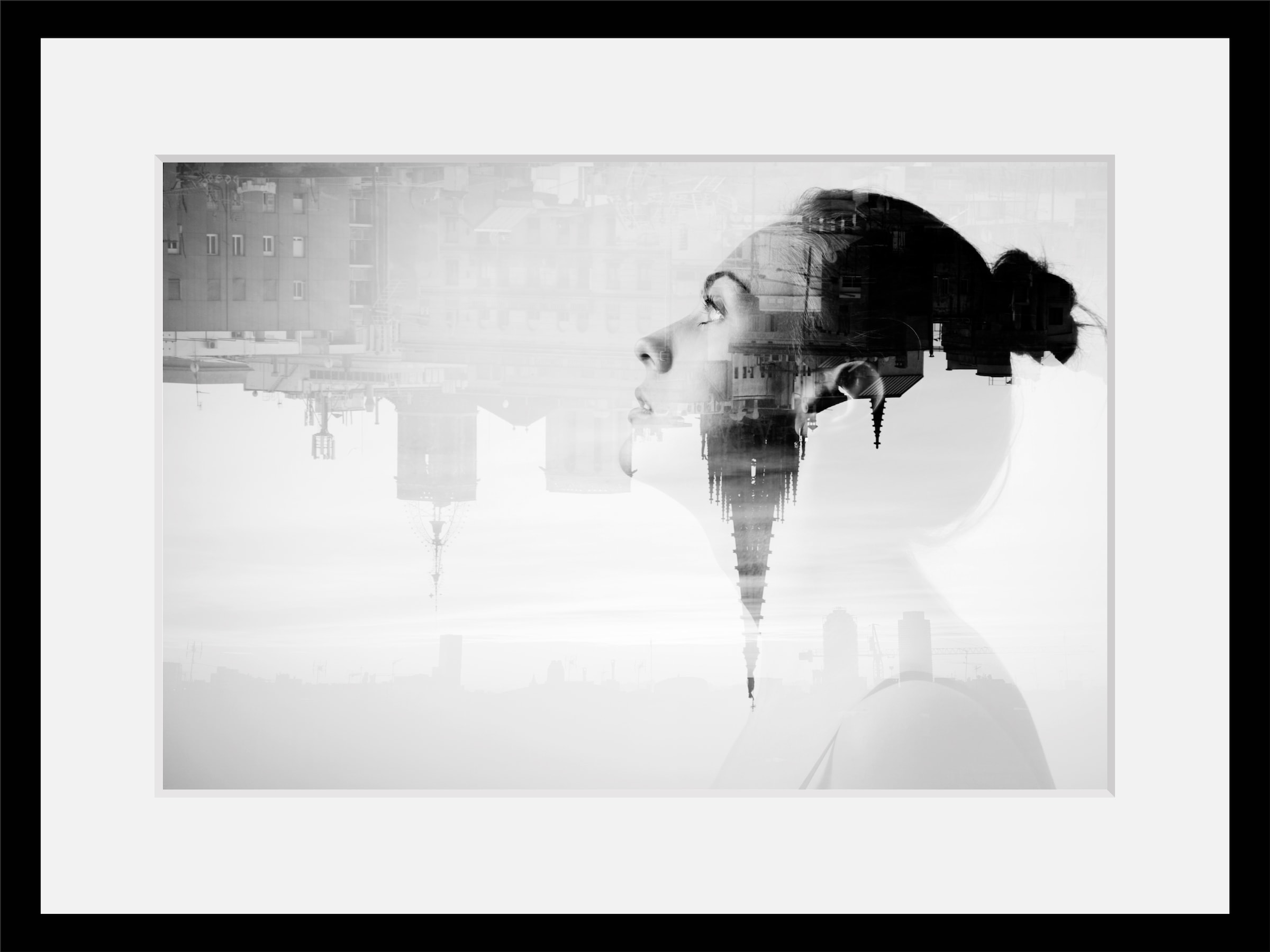 Image of queence Bild "OVERTHINKING" Foto Frau Kunst Schwarz-Weiss Stadt Städte HD Premium Poster-Druck inkl. Holzrahmen