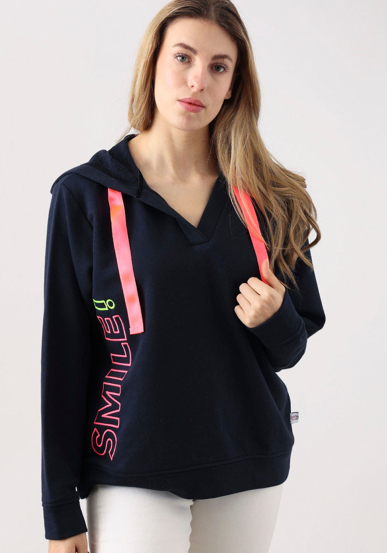 Sweatshirt »Smile«, mit V-Ausschnitt, Frontprint durch das Wort Smile, neonfarben