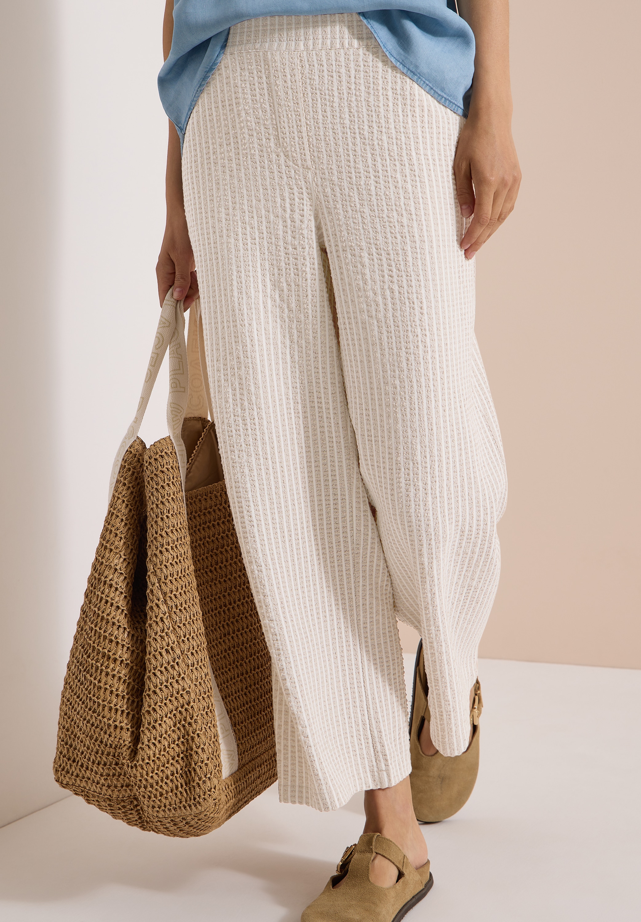 Image of Cecil 7/8-Hose "Style Neele" Seersucker-Qualität, Streifenmuster, Loose Fit