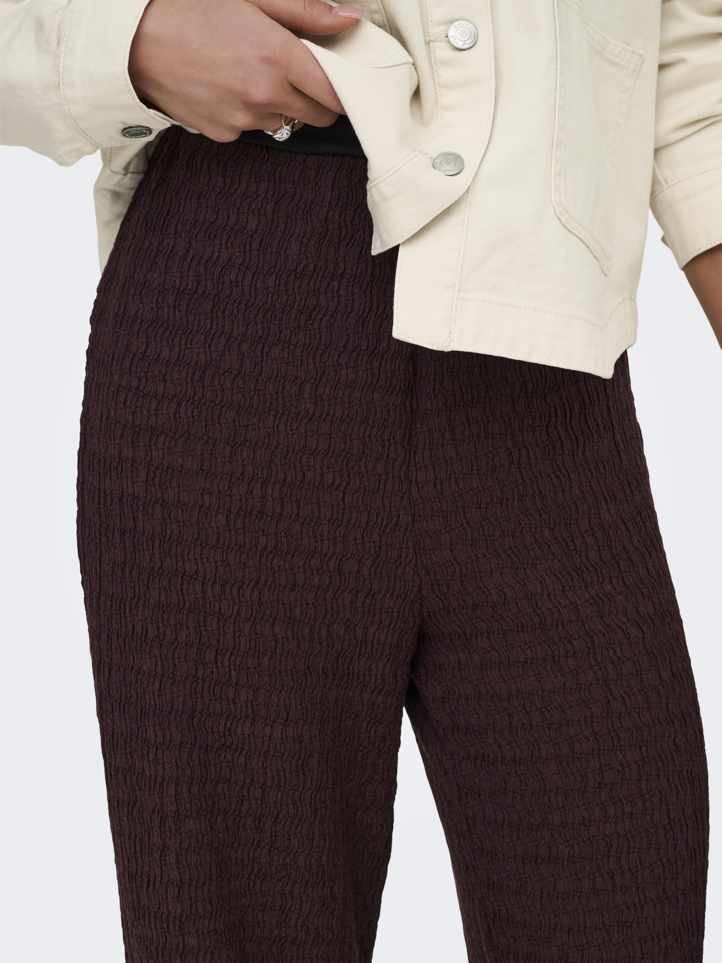 ONLY Pantalon à enfiler »ONLILSE PANT STRUCTURE JRS NOOS«  fibre synthétique, coupe régulière
