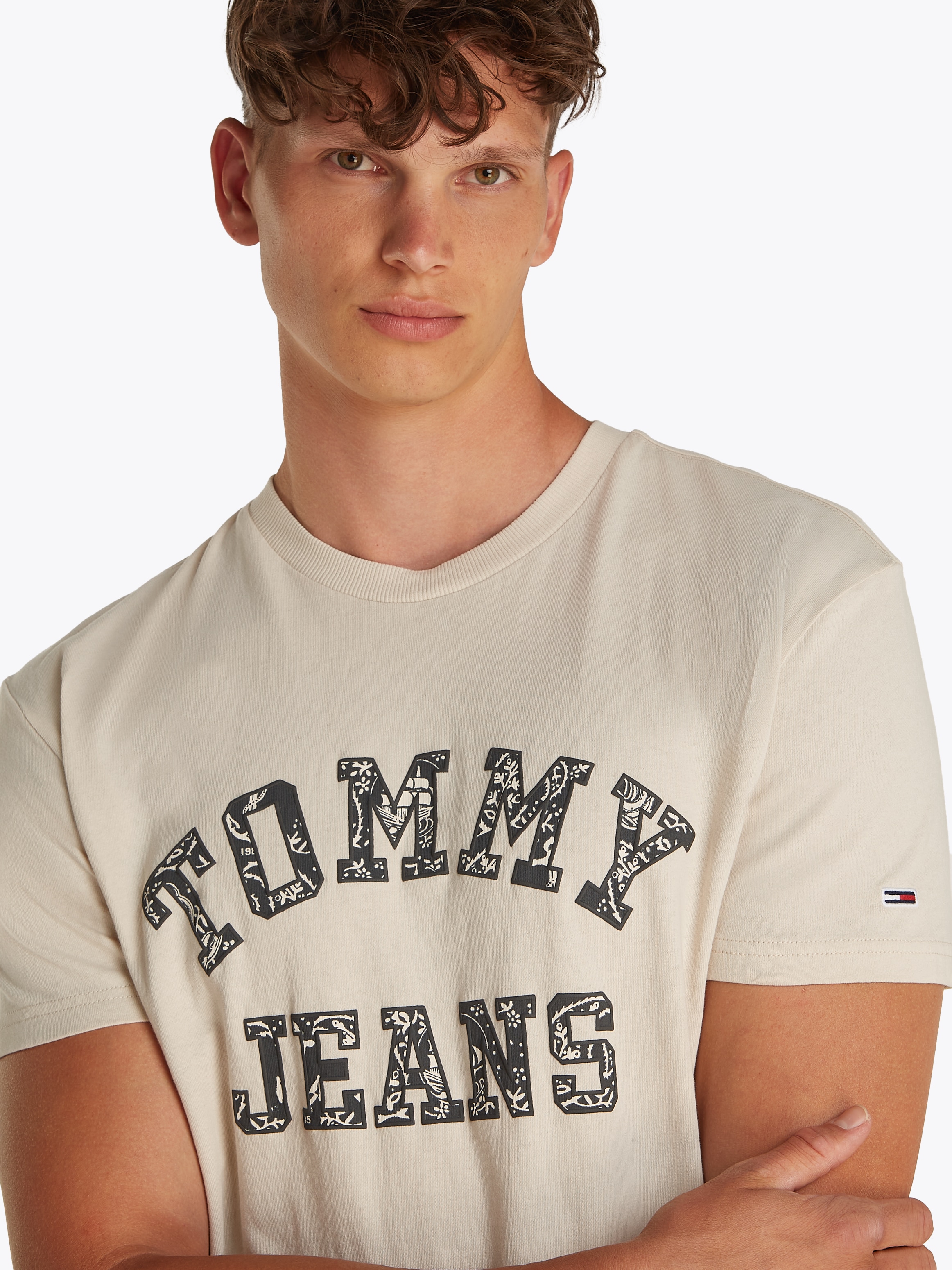 Tommy Jeans T-Shirt »TJM REG PAISLEY COLLEGE TEE EXT«