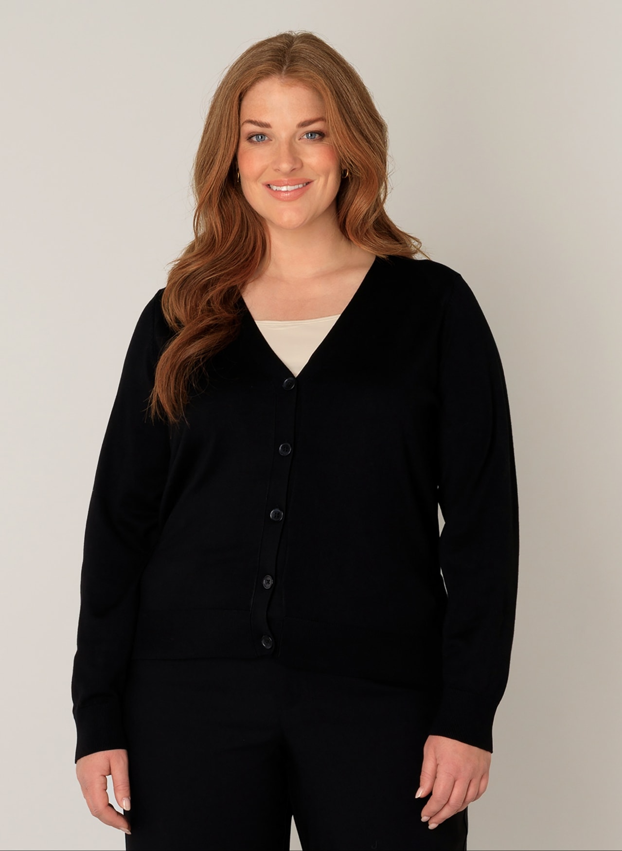 Image of Base Level Curvy Cardigan "BAS-YVONNE" mit V-Ausschnitt und Knopfleiste