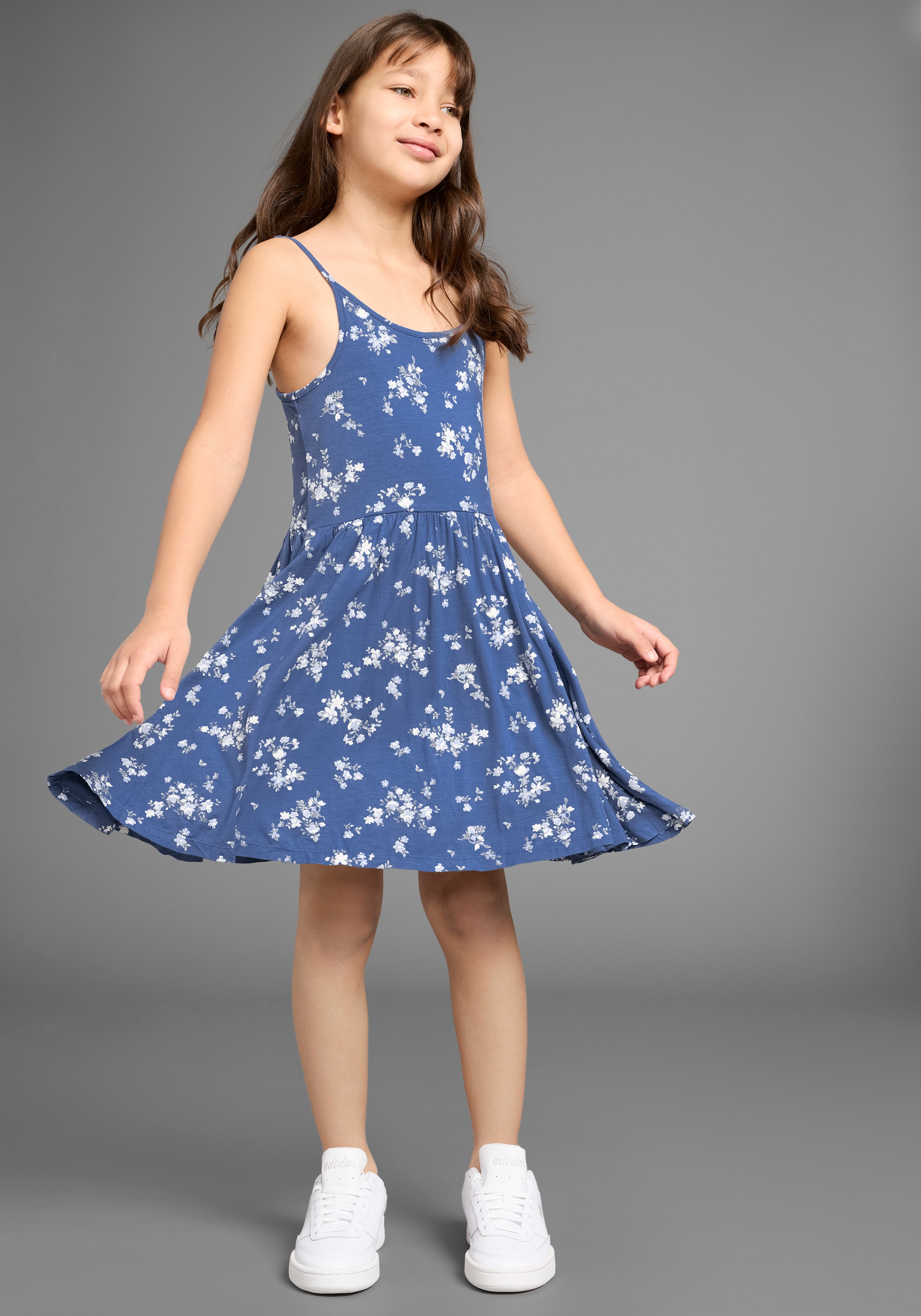 KIDSWORLD Jerseykleid »Trägerkleid, sommerlich mit verstellbaren Trägern«, aus Viskose mit schönem Blumendruck