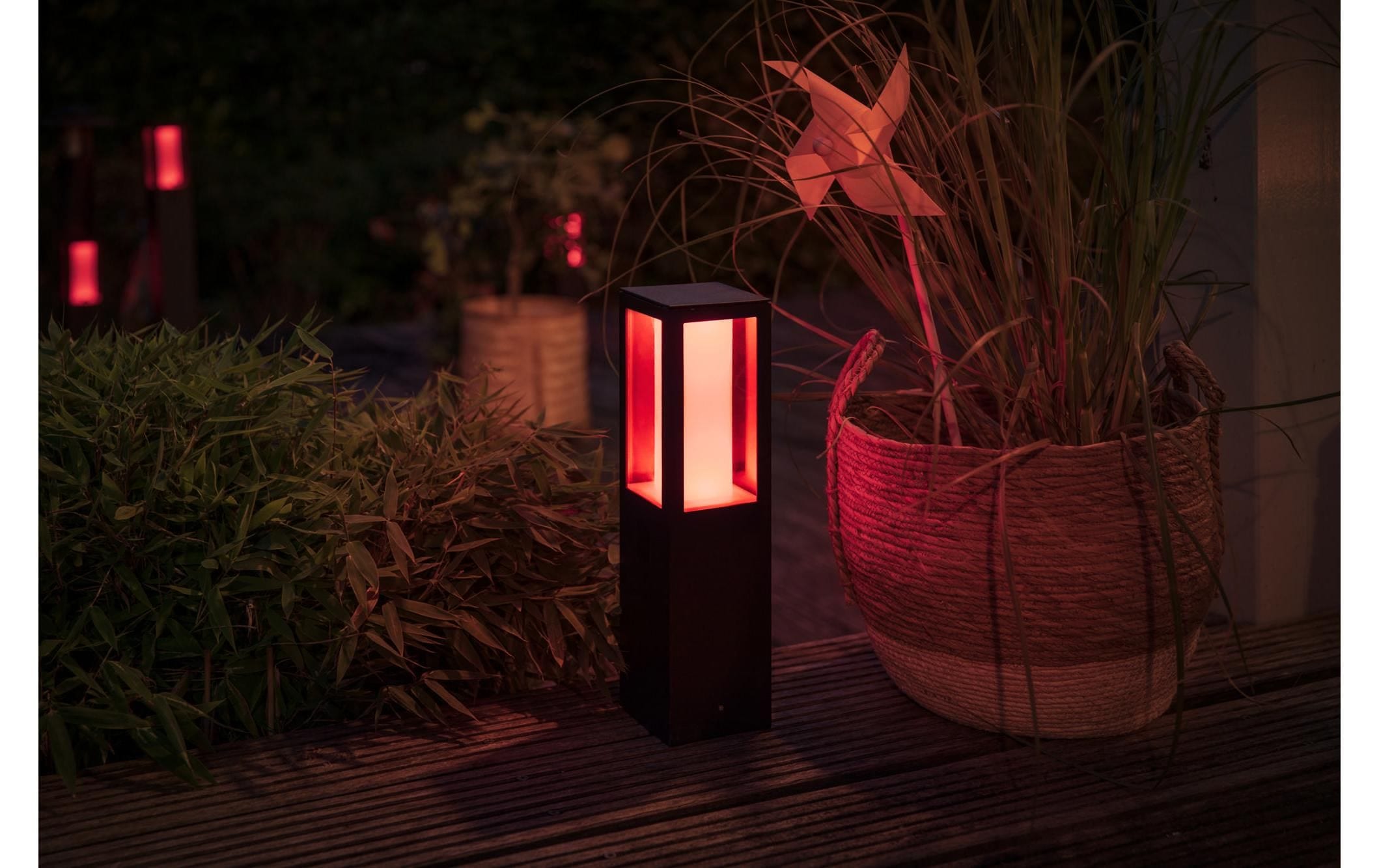 Philips Hue Aussen-Stehlampe »I«