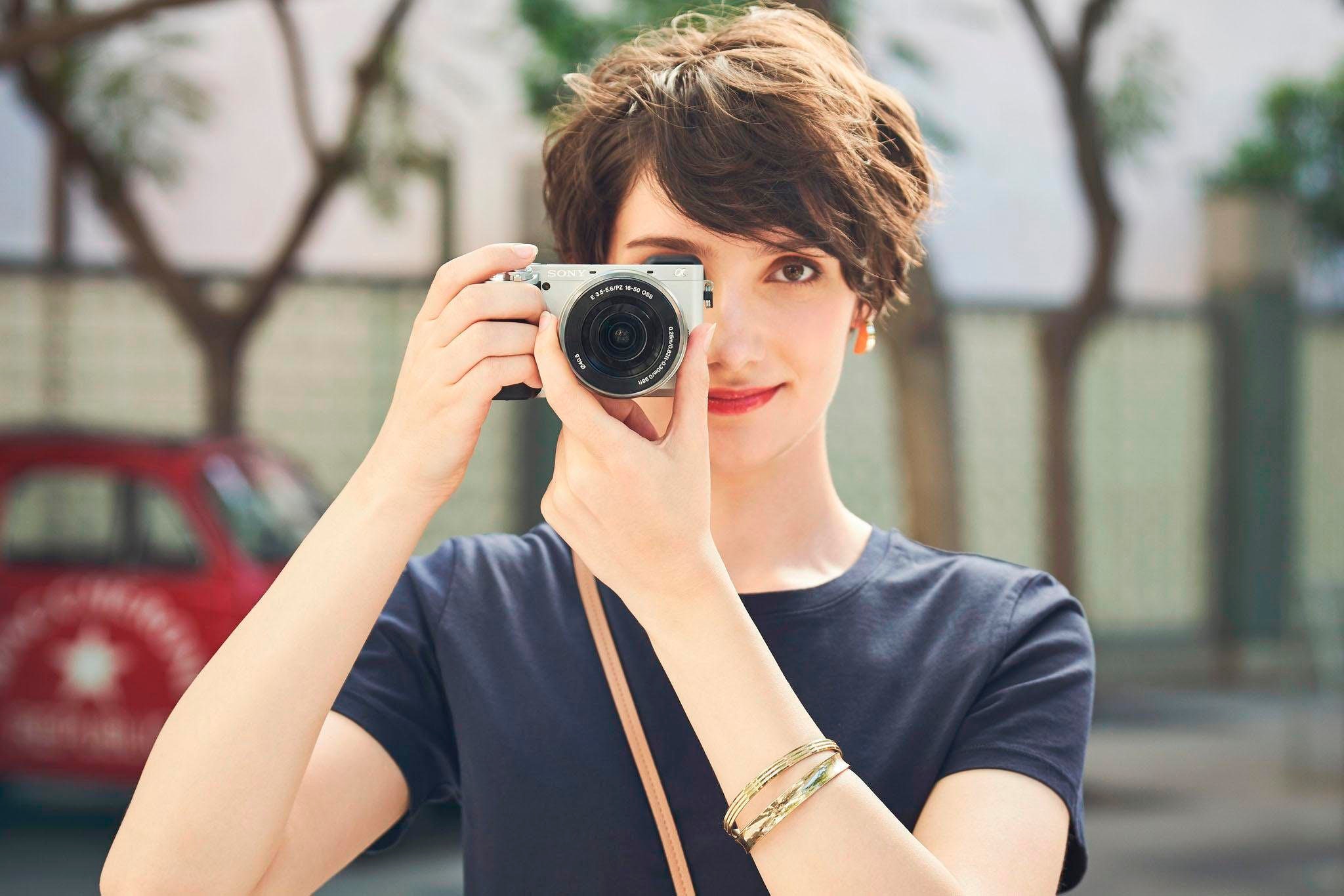 Sony Kompaktkamera »Alpha 6100 + 16-50mm Objektiv« , 24,2 , Bluetooth