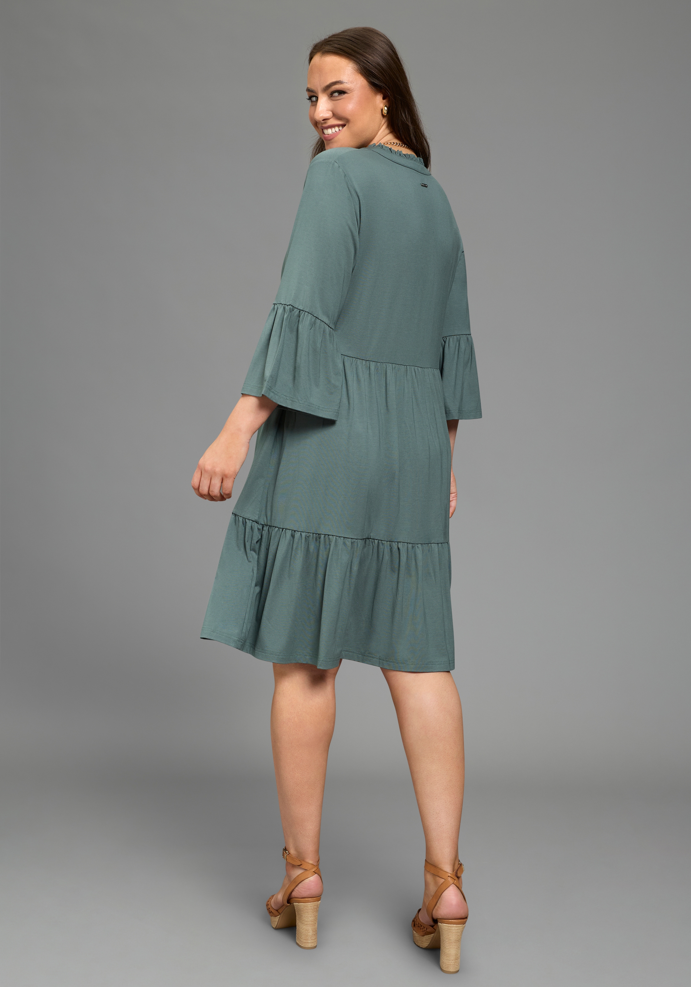 Laura Scott CURVE Robe en jersey mit Stufenrock, aus elastischer Jersey-Qualität, 3/4-Ärmel mit Volants