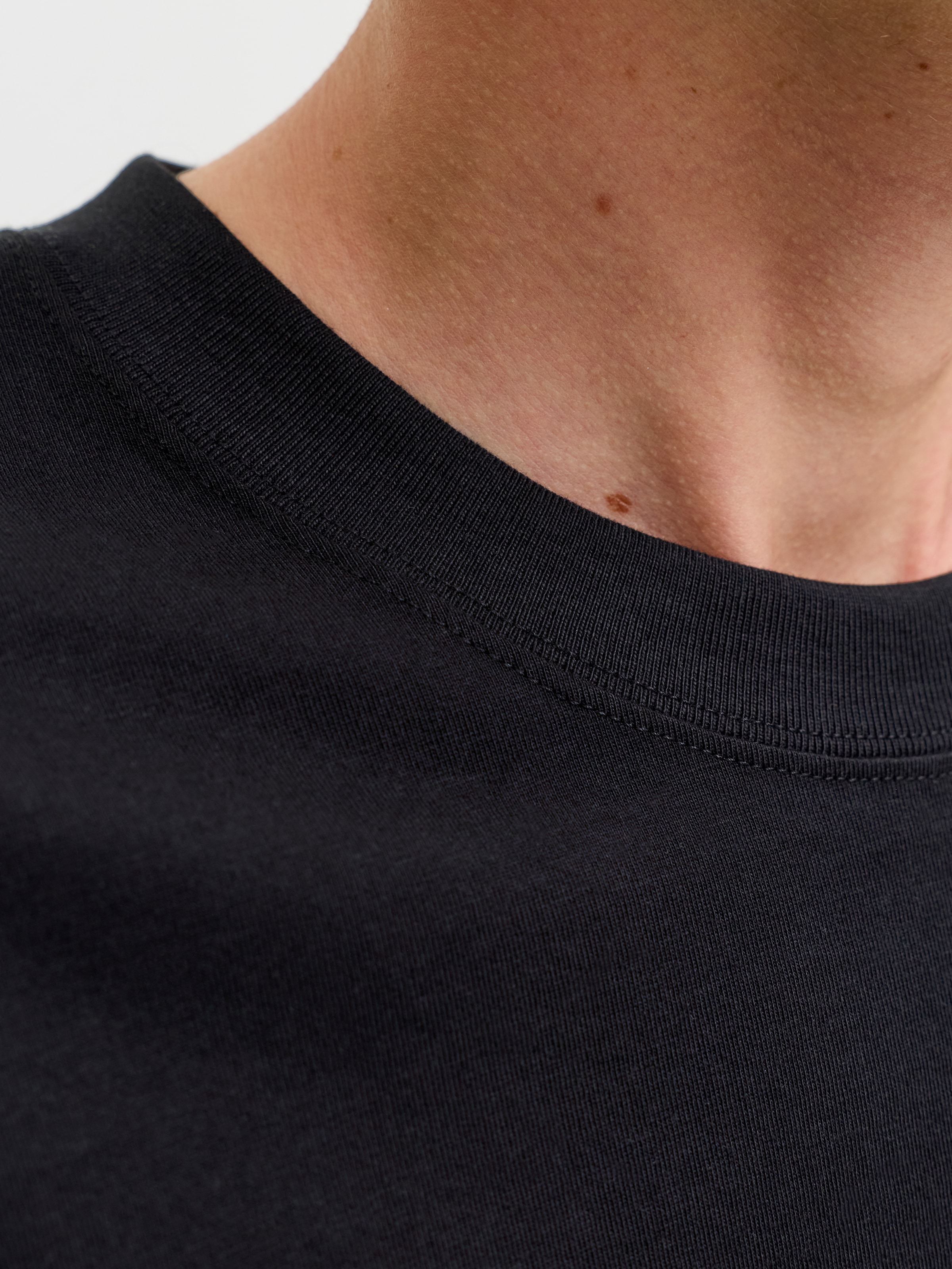 Jack & Jones Shirt à col rond »JORFREDERIKSBERG MONOGRAM TEE SS CN SN« coton, coupe décontractée