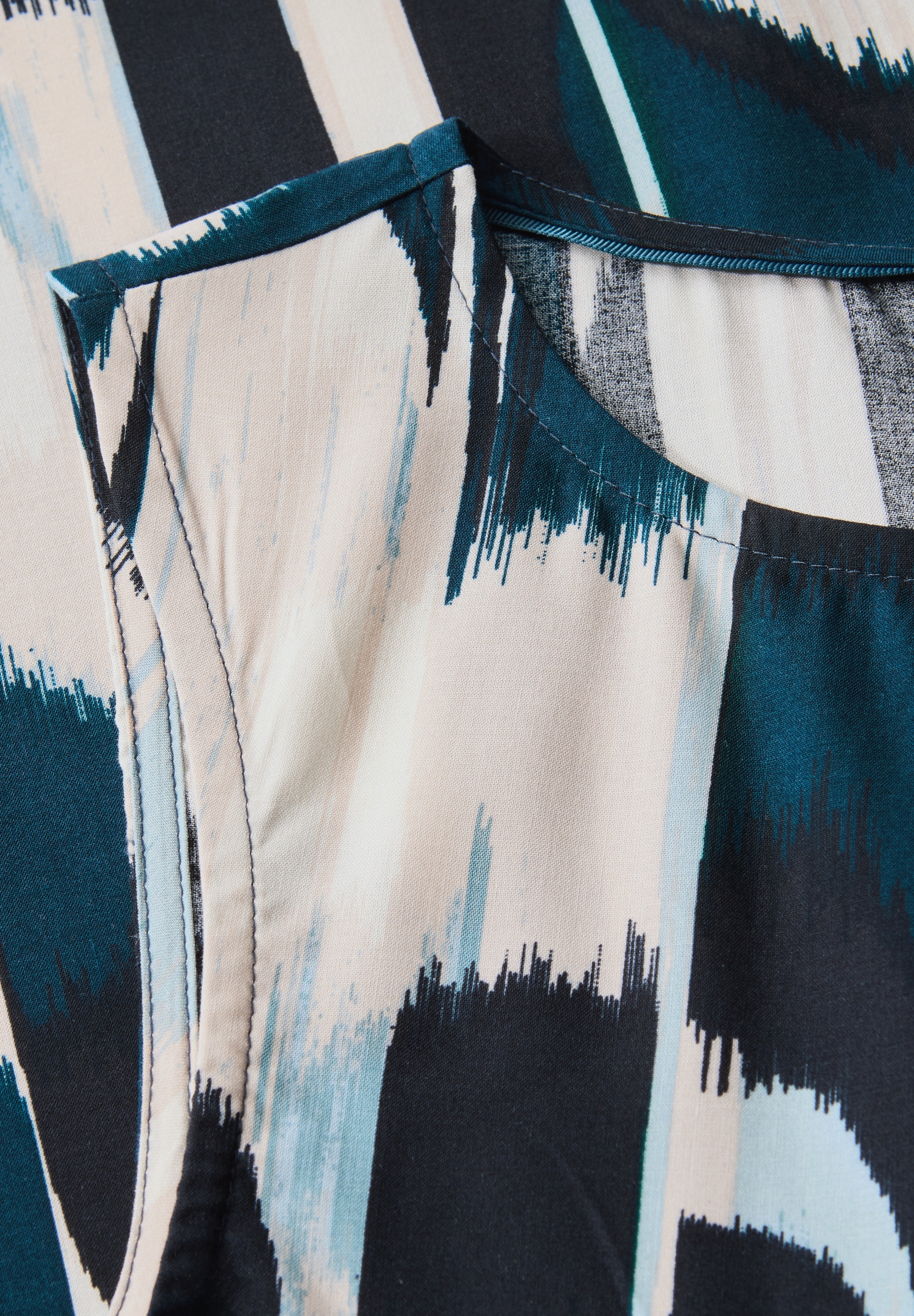 STREET ONE Blusentop, mit grafischem Muster und Raffung