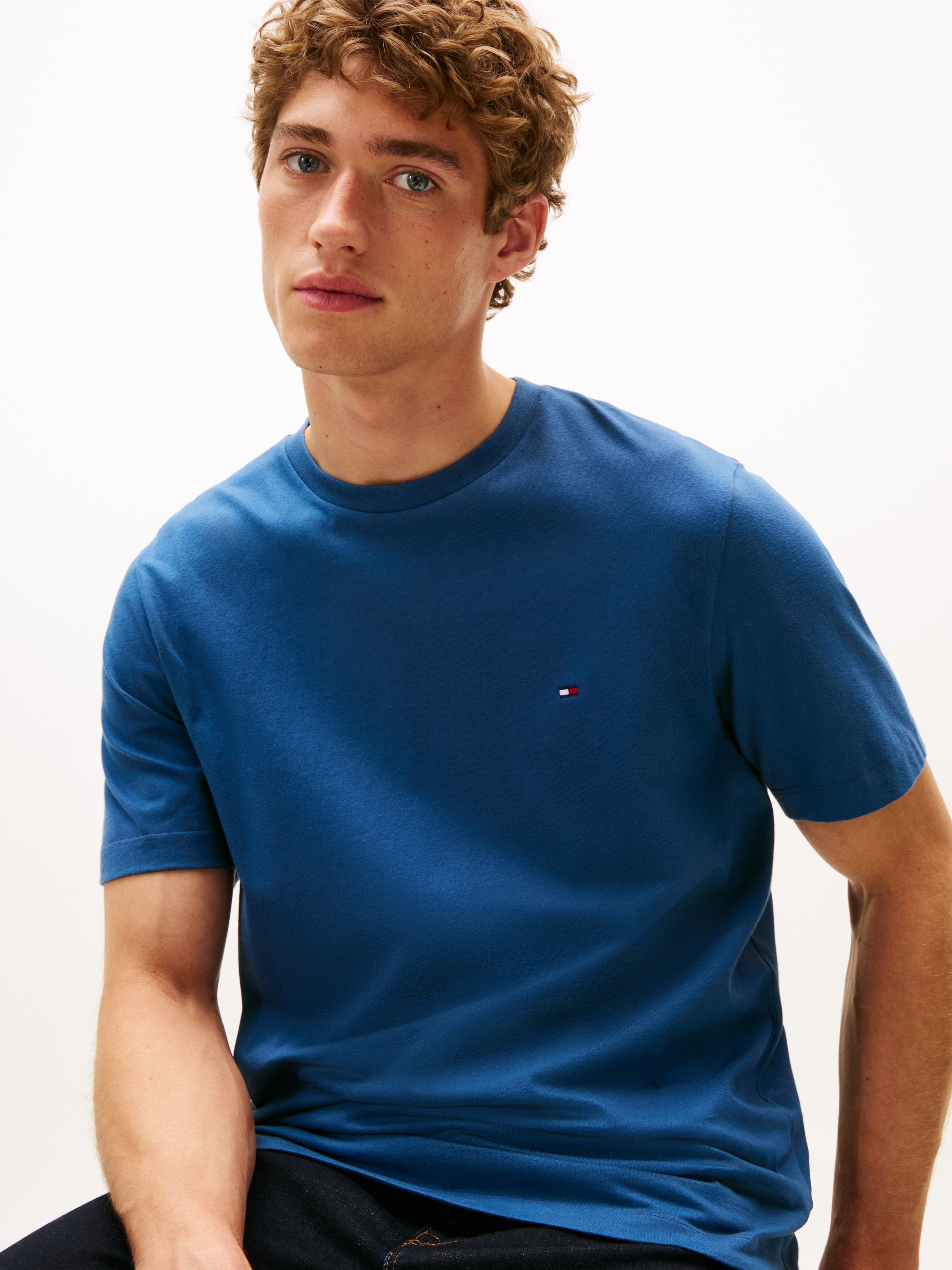 Tommy Hilfiger T-Shirt »ESSENTIAL REG FIT SOLID TEE«, mit Rundhalsausschnitt