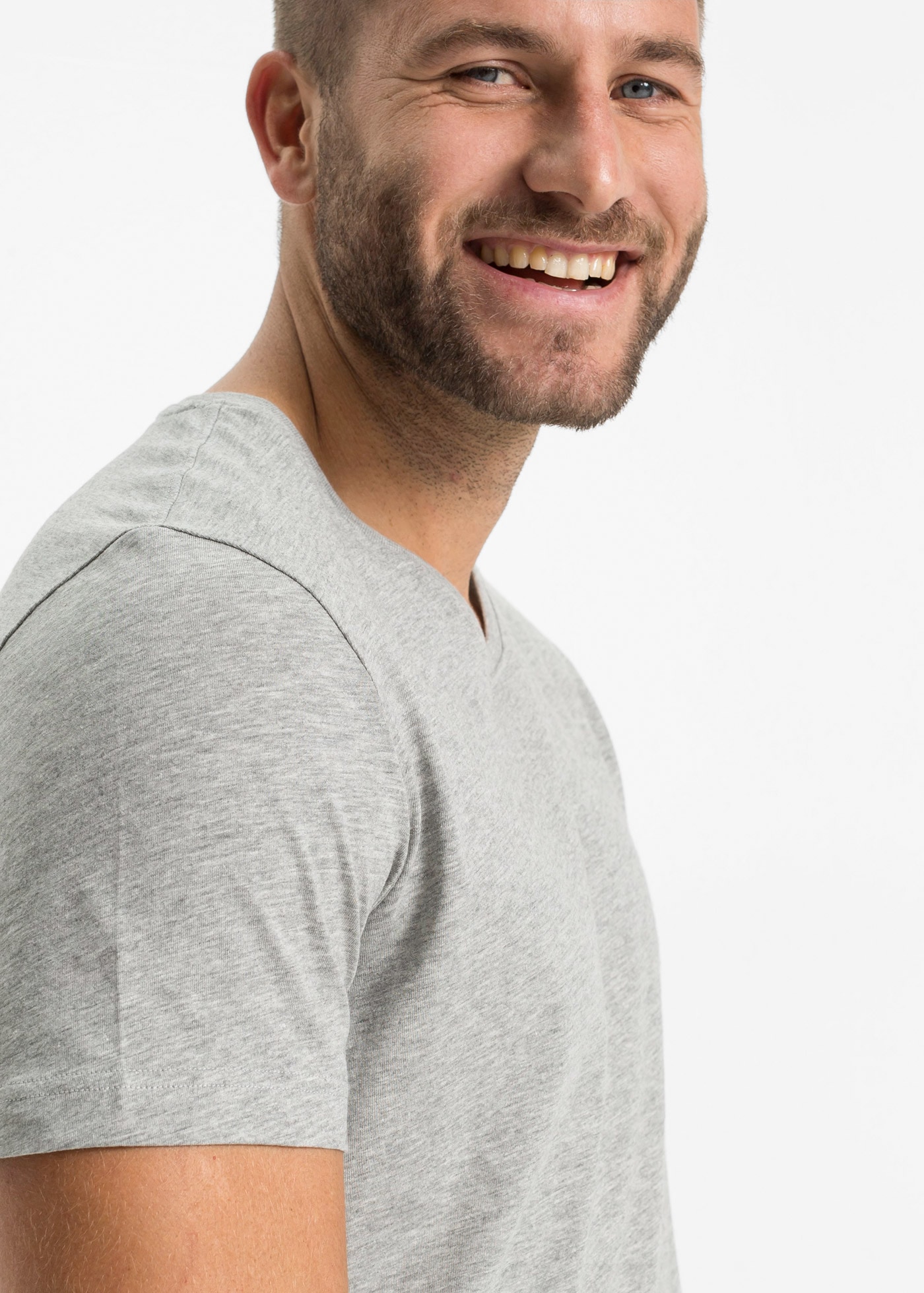 bonprix T-shirt »T-Shirt mit V-Ausschnitt (3er Pack)« Packung, 3, 3 cuis T-Shirt mit V-Ausschnitt (3er Pack)