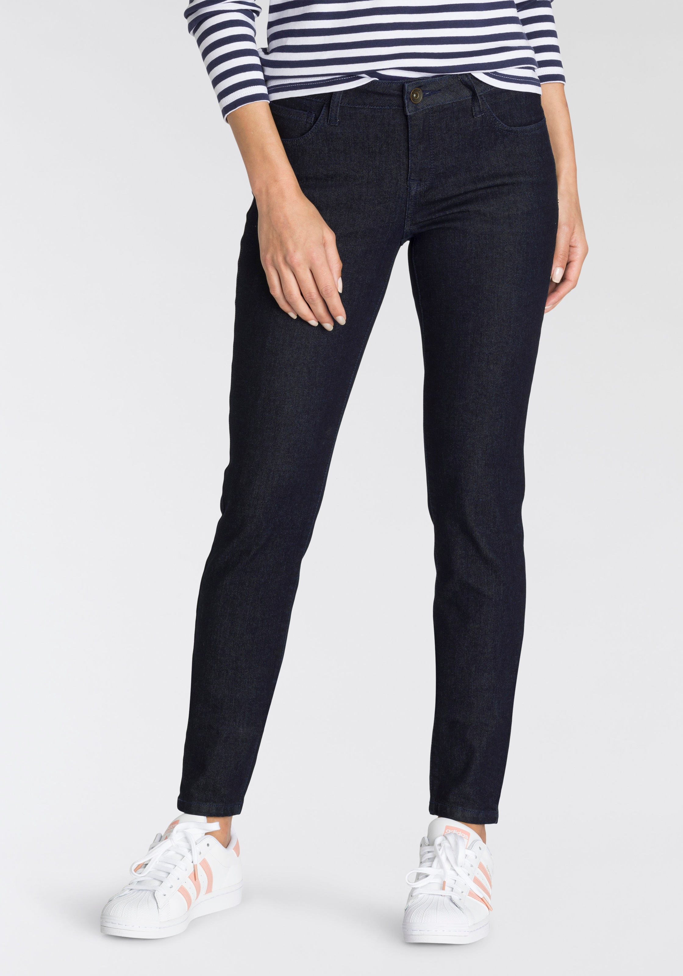 Image of H.I.S Slim-fit-Jeans »NEW SLIM FIT REGULAR WAIST«, Ökologische, wassersparende Produktion durch OZON WASH - NEUE KOLLEKTION bei Ackermann Versand Schweiz