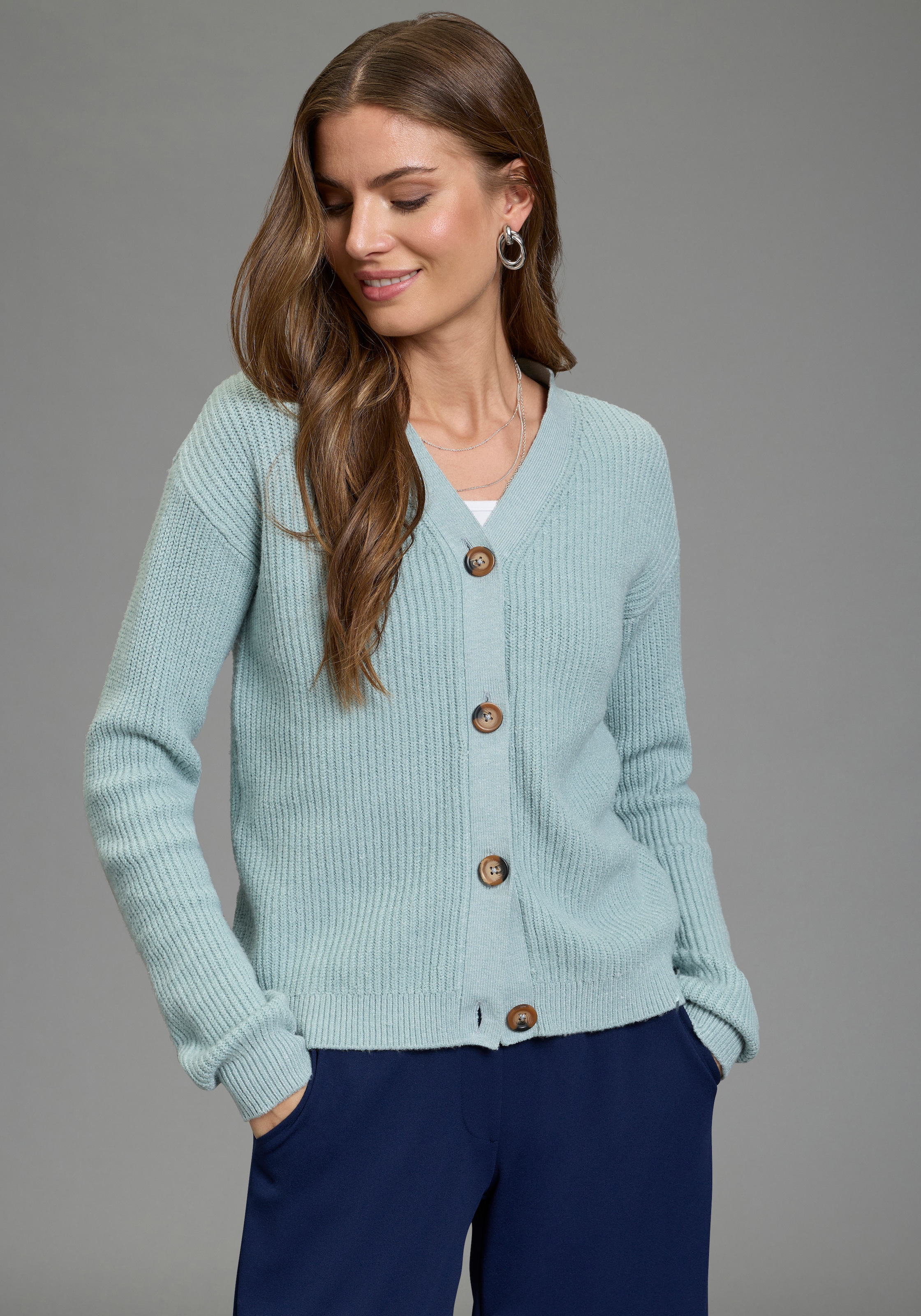Image of Laura Scott Strickjacke aus Grobstrick, perfekt für den Übergang