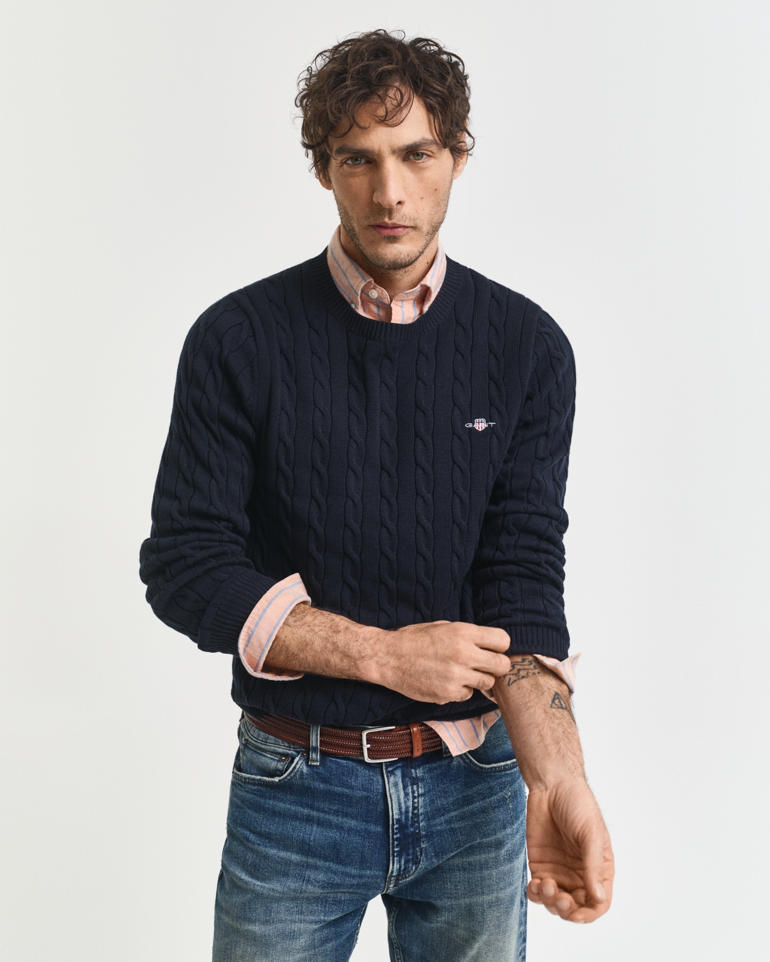 Gant Strickpullover »COTTON CABLE C-NECK« mit Wappen-Logostickerei auf der Brust