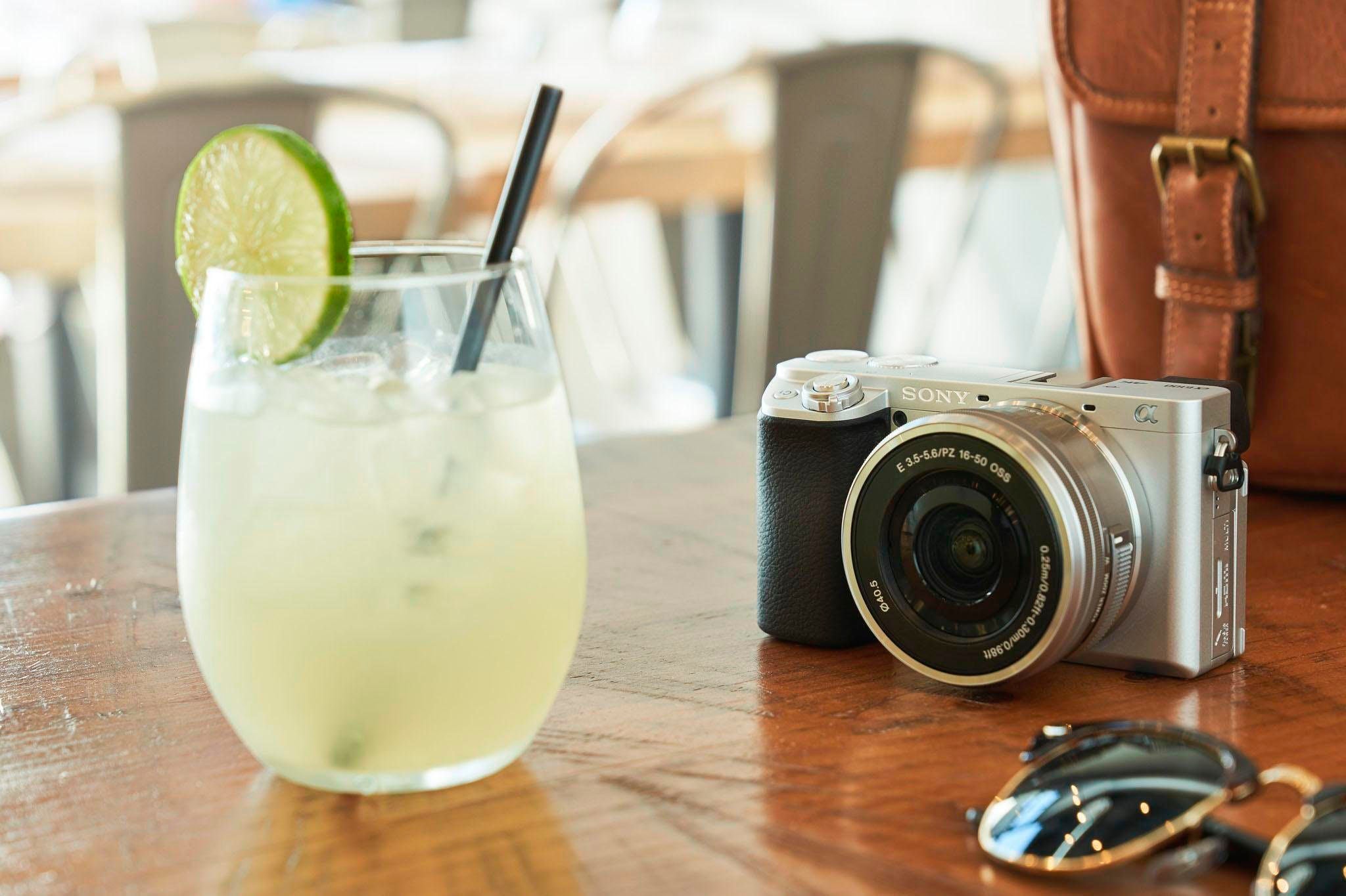 Sony Kompaktkamera »Alpha 6100 + 16-50mm Objektiv« , 24,2 , Bluetooth