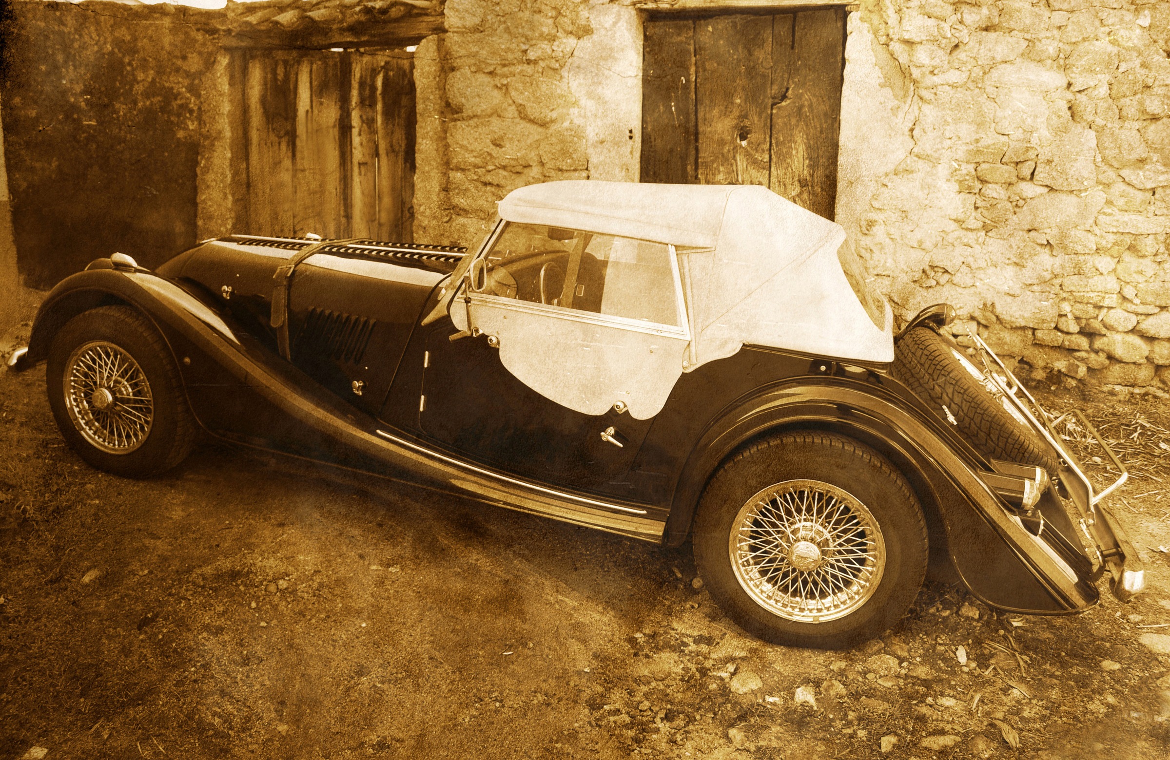 Image of Papermoon Fototapete »OLDTIMER MG CABRIO«, Vliestapete, hochwertiger Digitaldruck, inklusive Kleister bei Ackermann Versand Schweiz