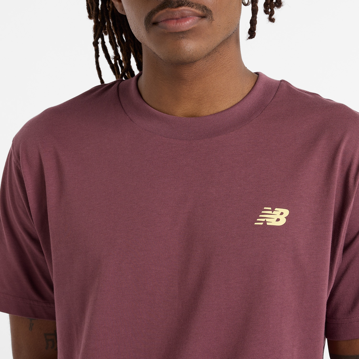 New Balance T-Shirt »SPORT ESSENTIALS LOGO T-SHIRT«, mit Label