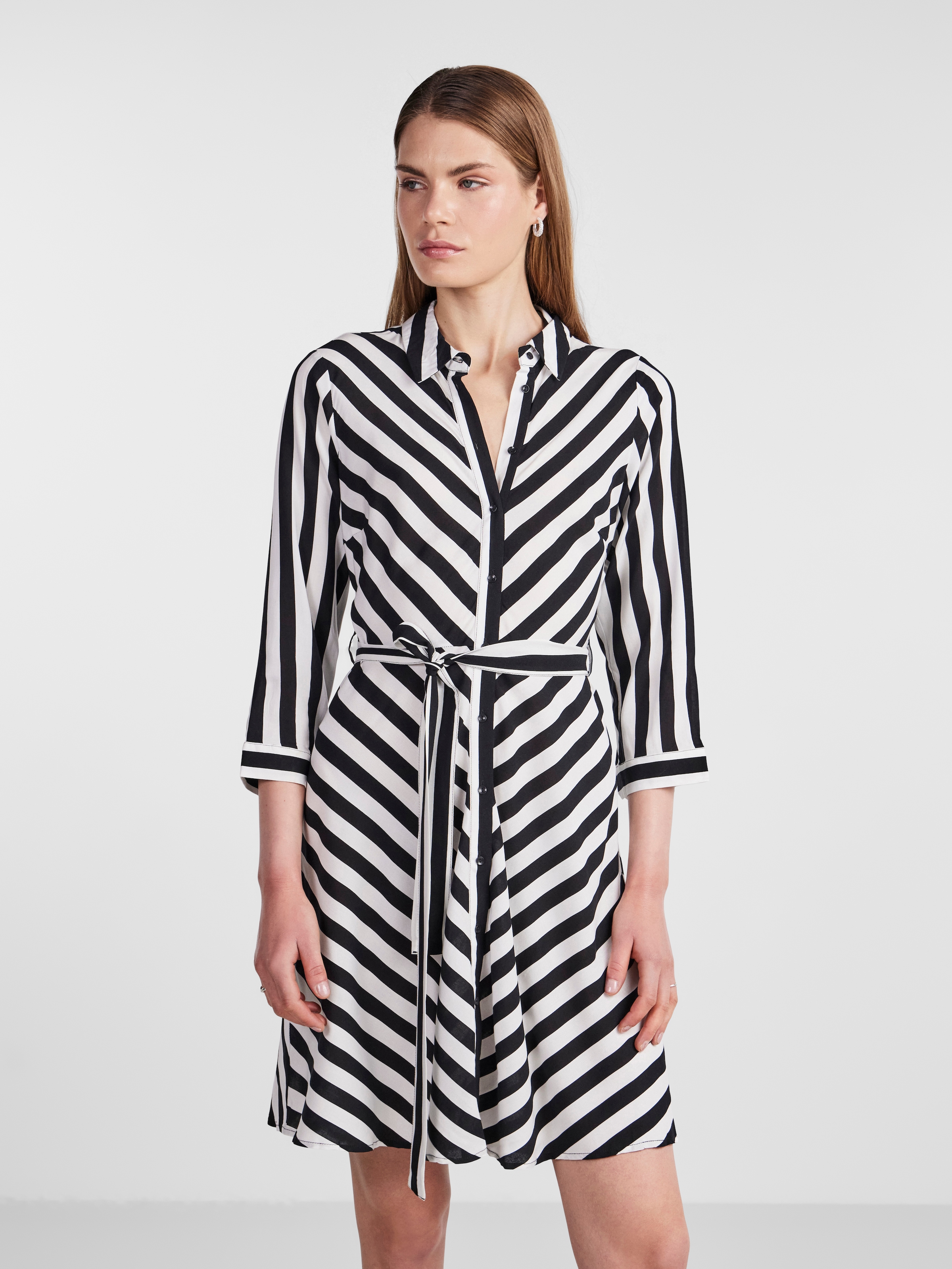 Image of Y.A.S Hemdblusenkleid "YASSAVANNA 3/4 SHORT SHIRT DRESS S. NOOS" Sommerkleid