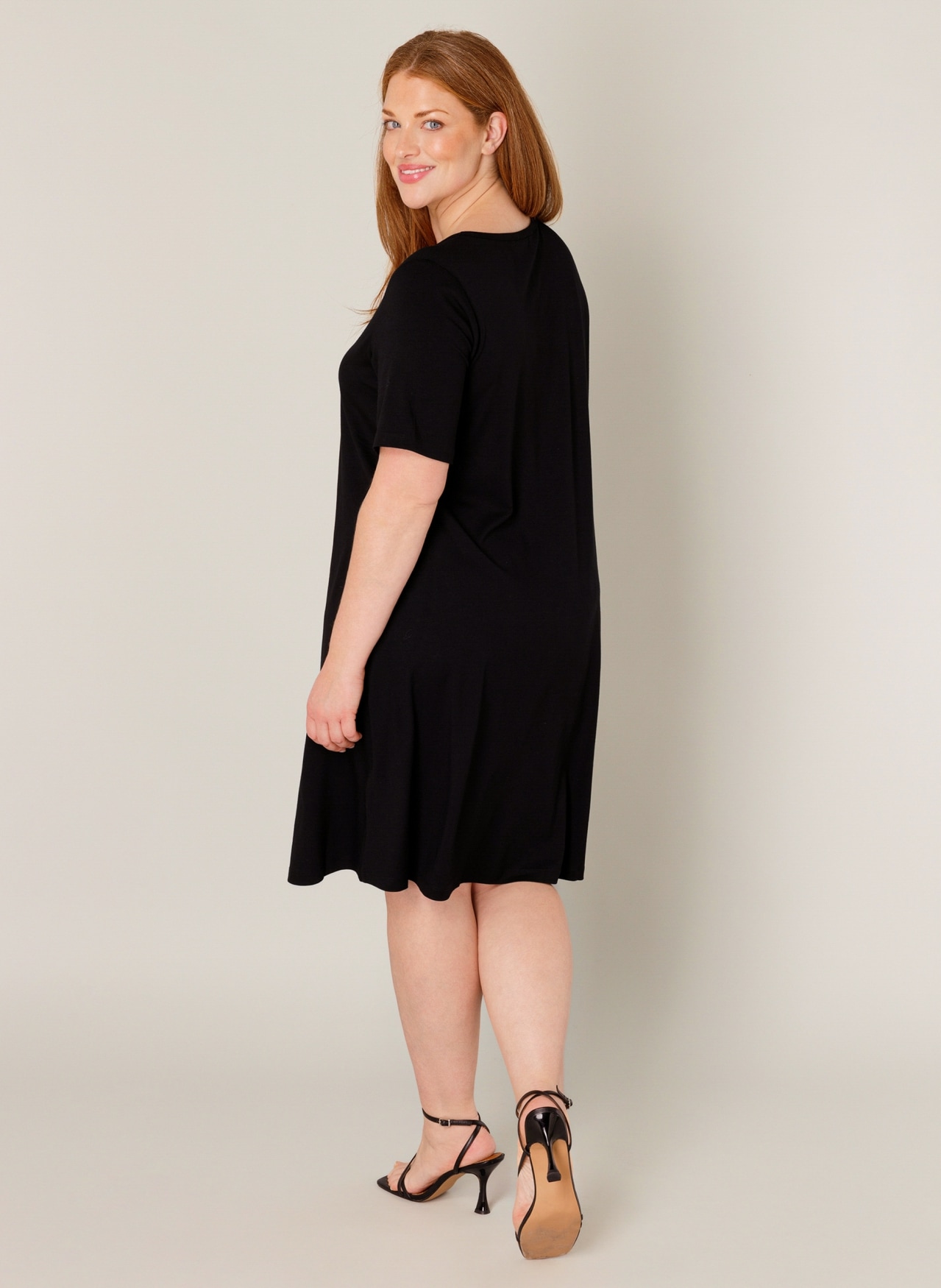 Base Level Curvy Robe t-shirt »Abernathy« Sommerkleid In leicht ausgestellter Form