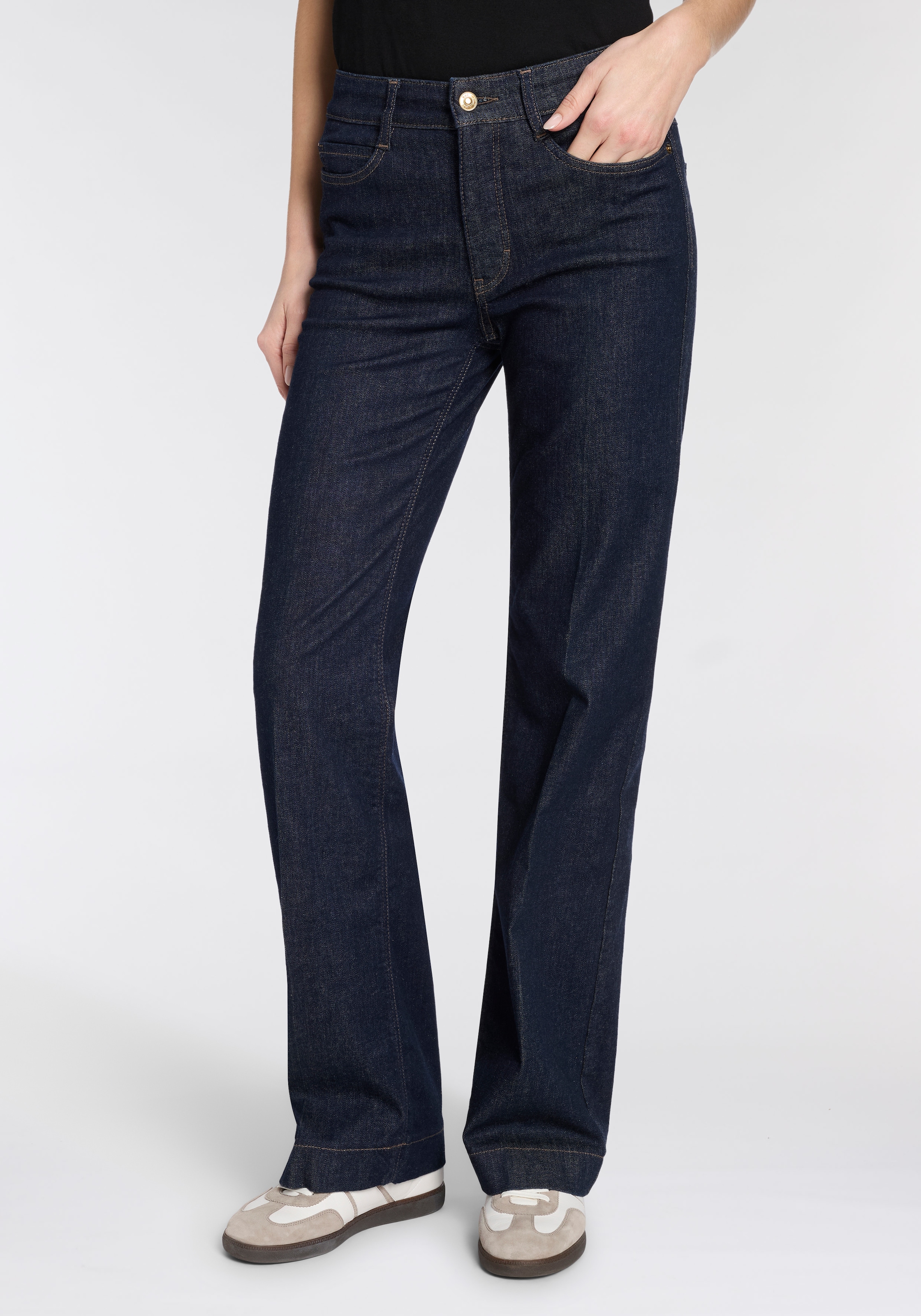Image of MAC 5-Pocket-Jeans "WIDE star" mit Aufdruck "Star" auf der Gesässtasche, weites Bein