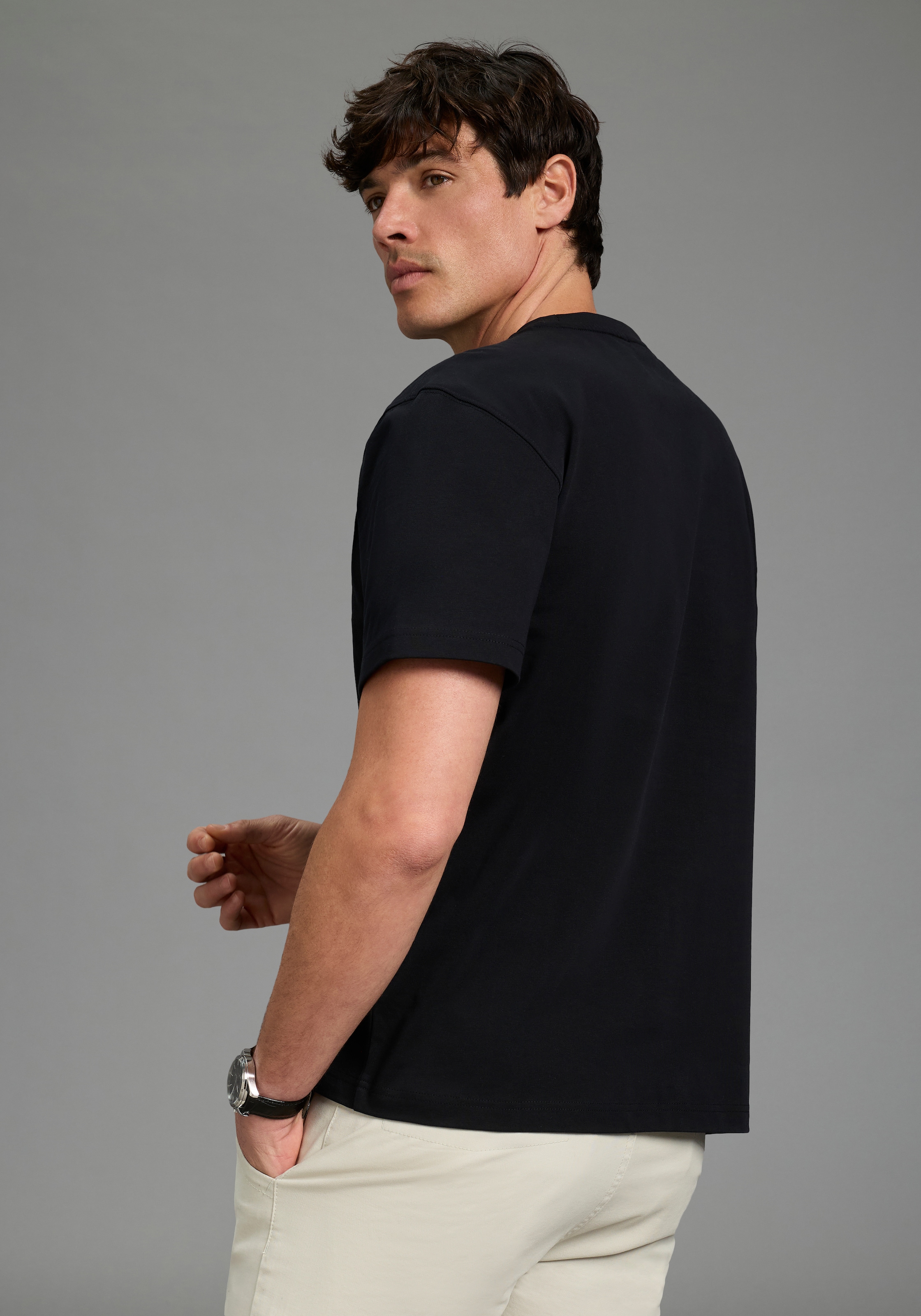 Bruno Banani T-Shirt »Oversize« Kurzarmshirt, lässige Passform, unifarben, aus Single Jersey