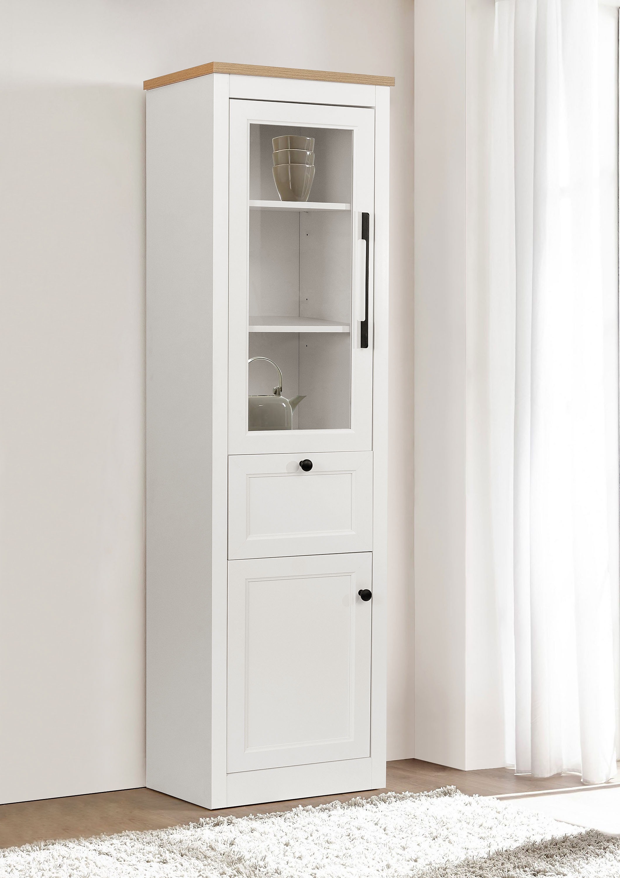Image of GOODproduct Vitrine "Ismund" aus MDF, mit Holz-Zierleiste, schwarzen Metallgriffen, Höhe 180,5 cm