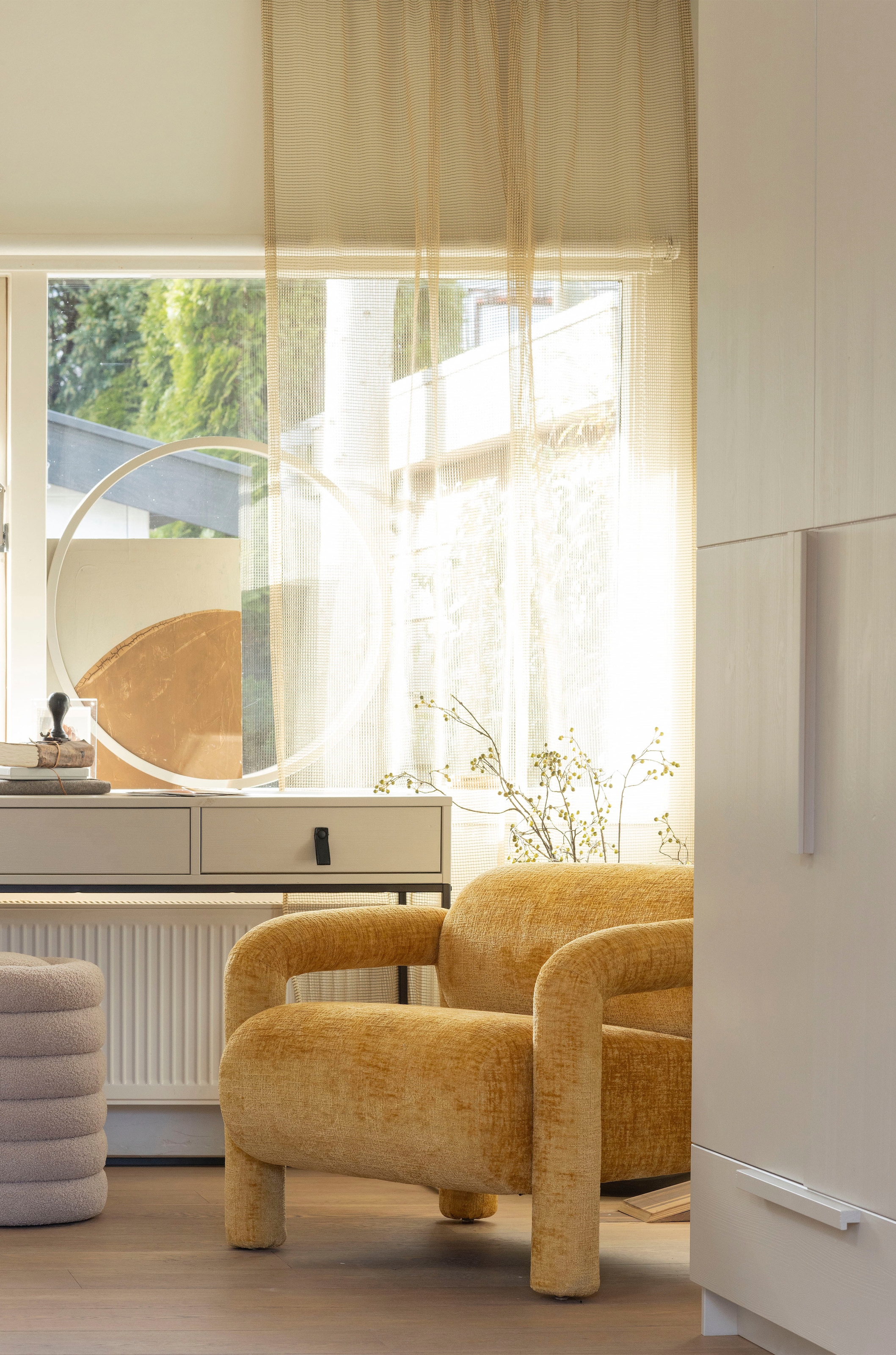 WOOOD Loungesessel »Lenny mit Grobstruktur-Velvetbezug und Armlehnen B 76 x T 82 x H 65 cm« Sehr hohe Verschleissfestigkeit, Tragkraft 120 kg, Pfleiglicht