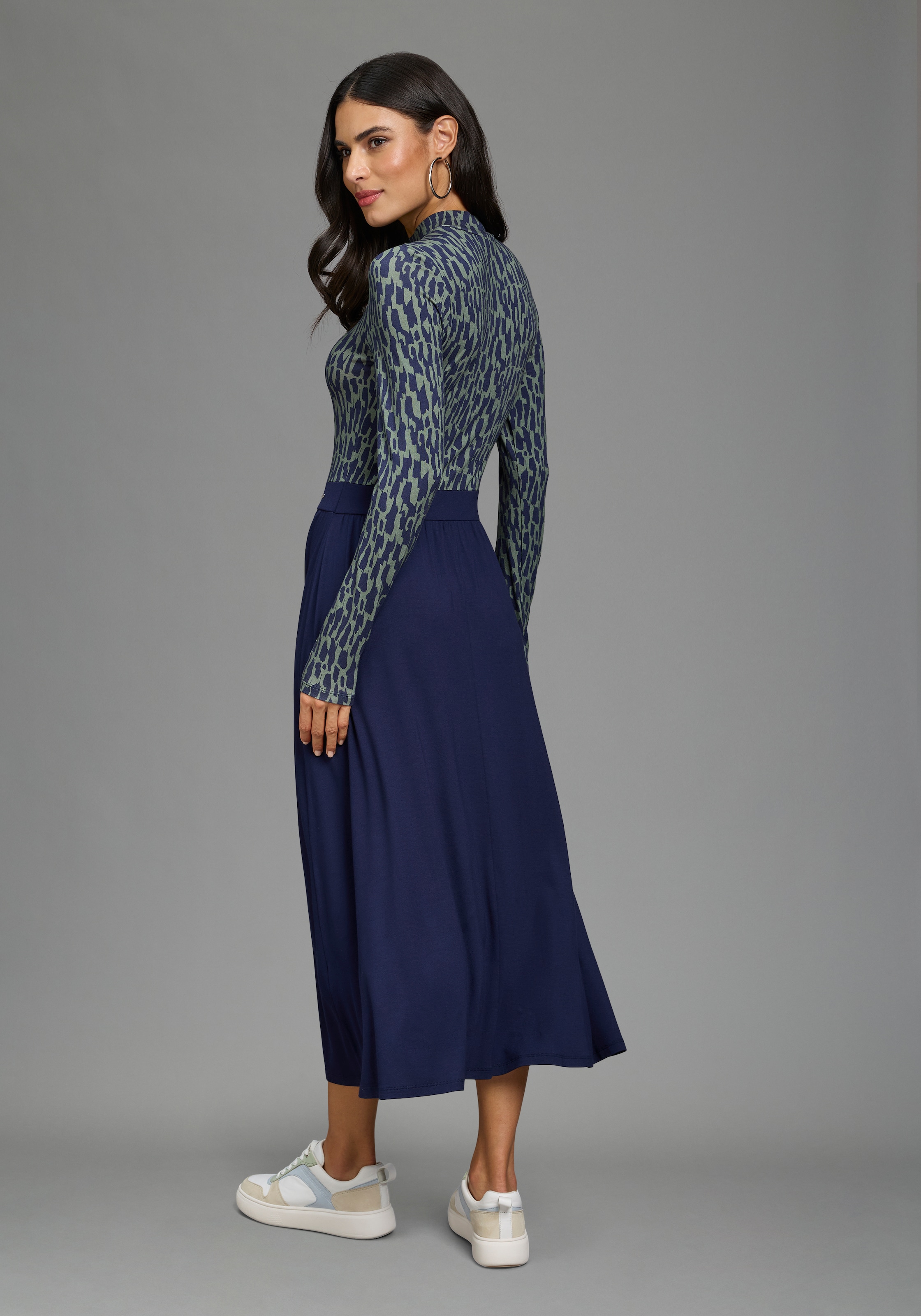 Laura Scott Robe 2 en 1 longueur mollet, coupe ajustée, avec col montant